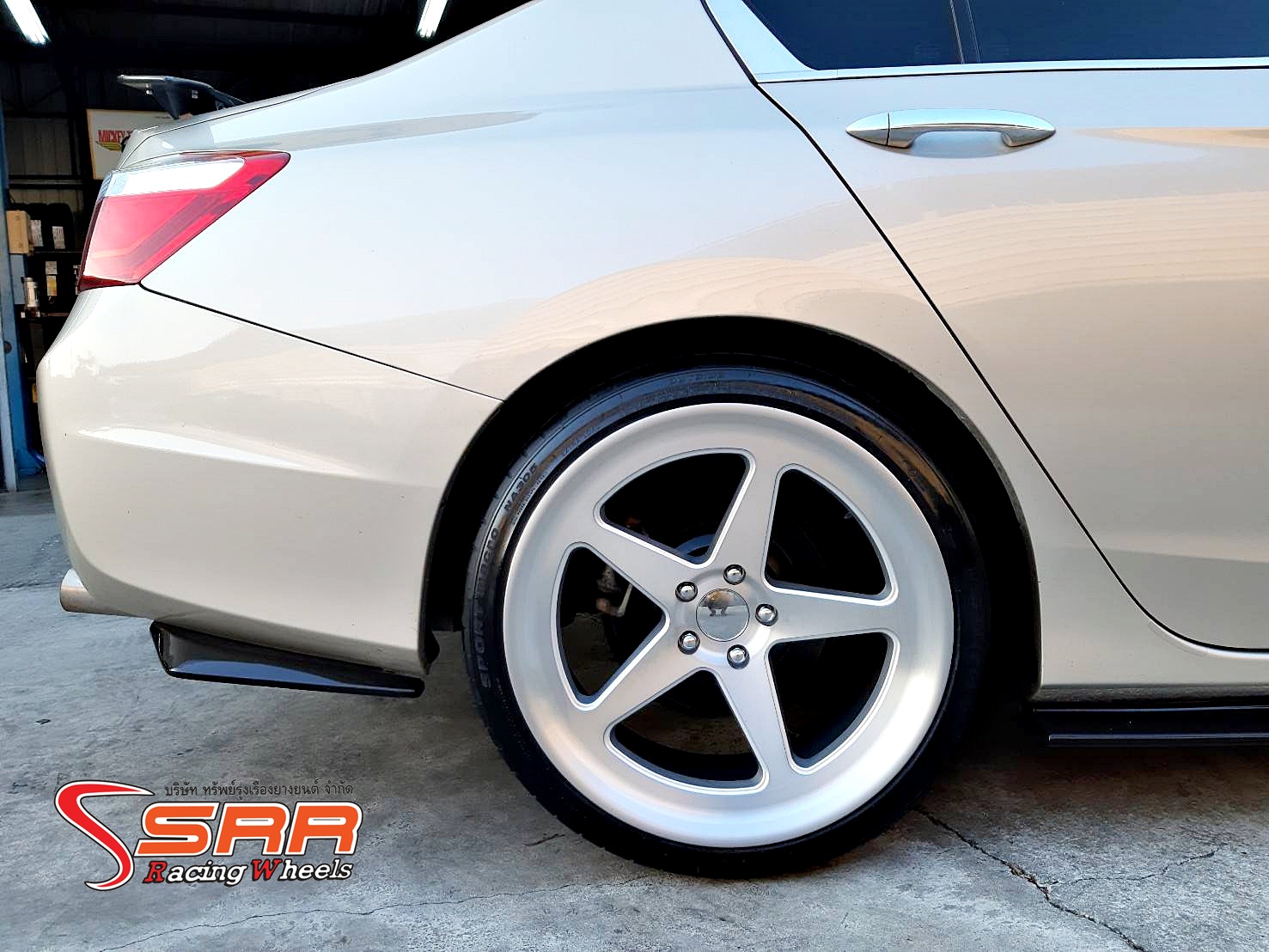 JA5188 ขอบ20 หน้า8.5 หลัง9.5 5H114.3 ราคาพิเศษ ล้อชุด 18,000฿