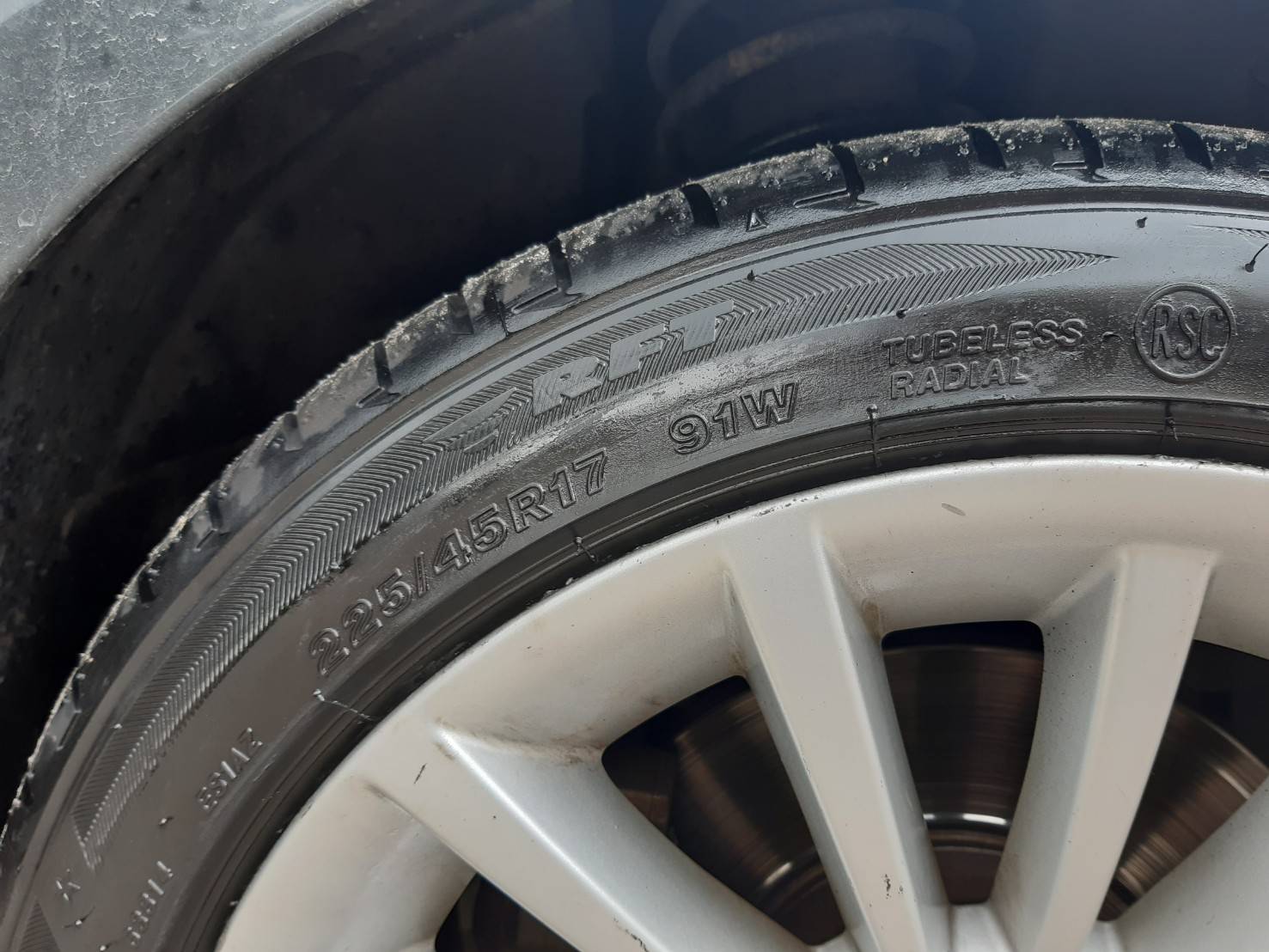 BRIDGESTONE POTENZA S001 RFT 225/45R17 ยางรันแฟลท ลดราคาพิเศษ