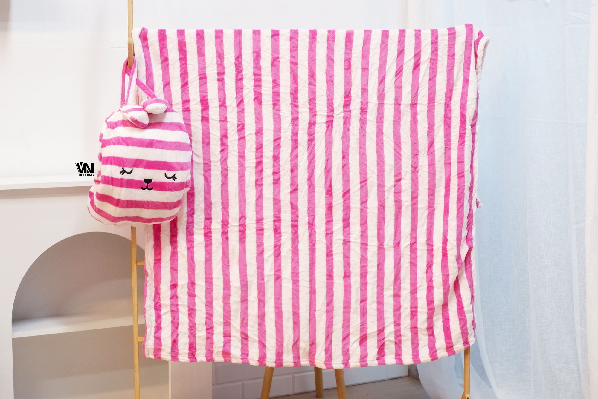 หมอนผ้าห่ม คราฟ Craftholic มีสายสะพาย ซุกมือได้ (10ตัวคละสี)