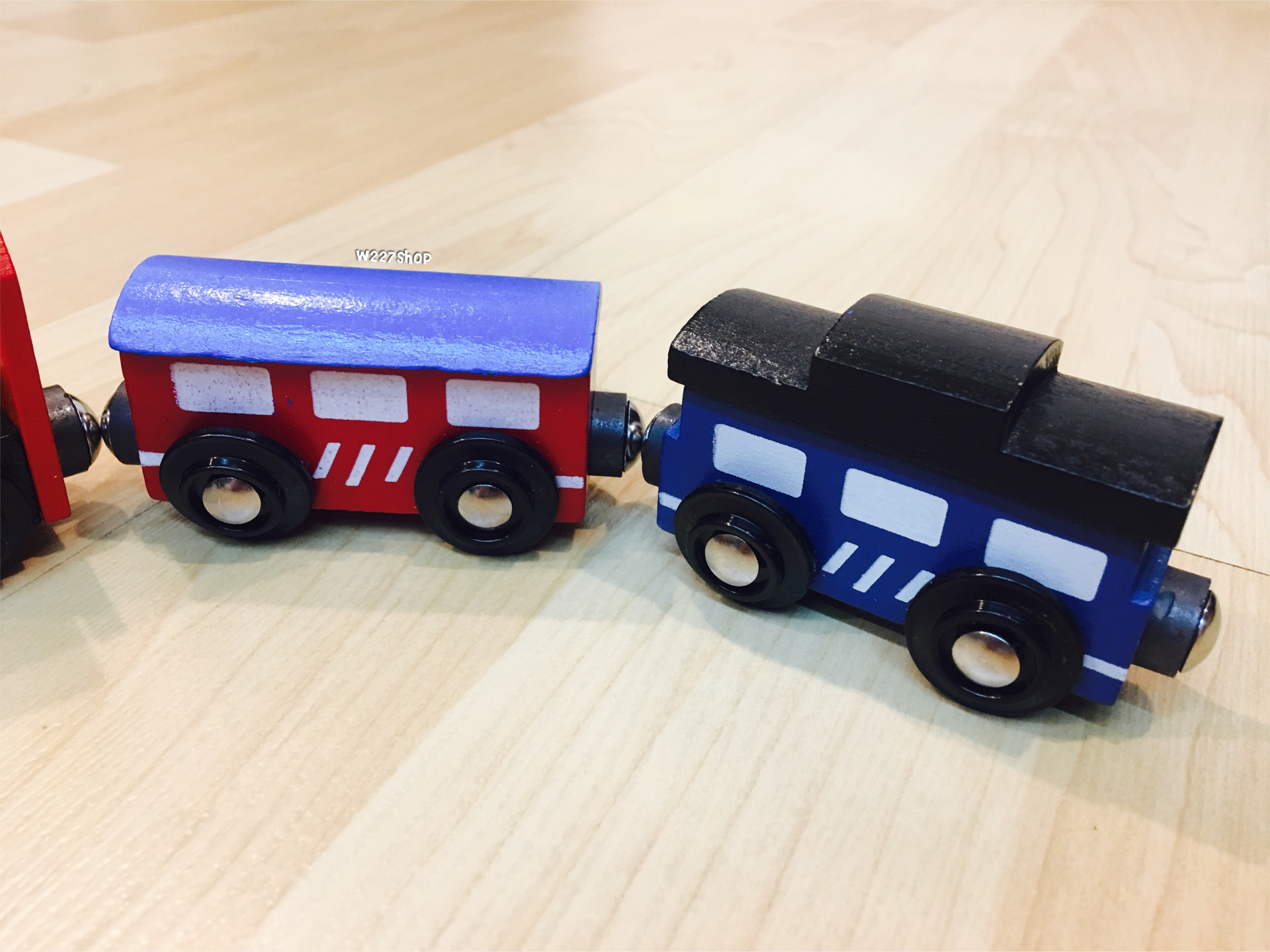 รถไฟแม่เหล็กไม้