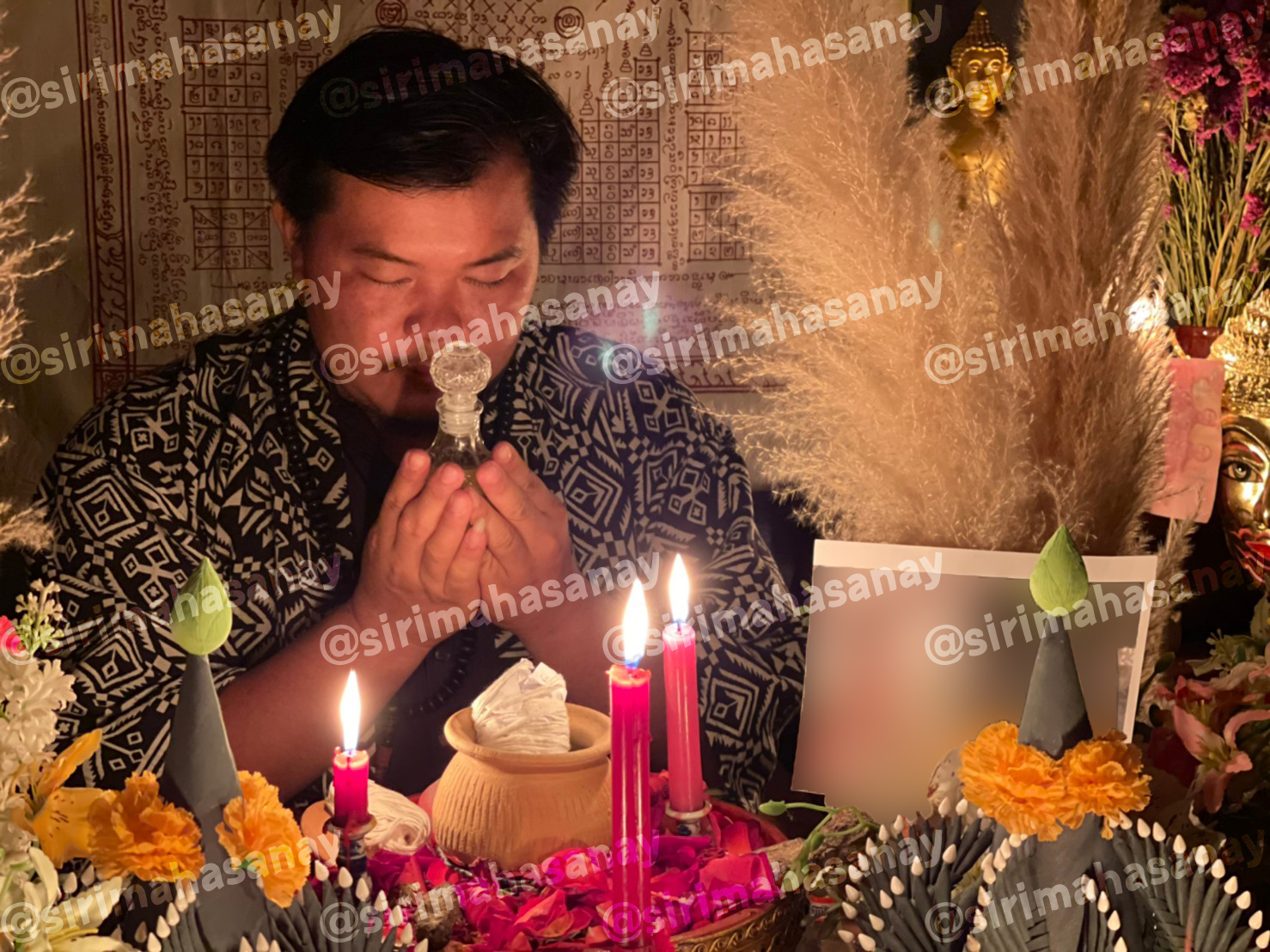 พิธีหอมดอกฮัก อาจารย์เสก สำนักสักยันต์ป๋ารมีเศรษฐีเรือนคำ