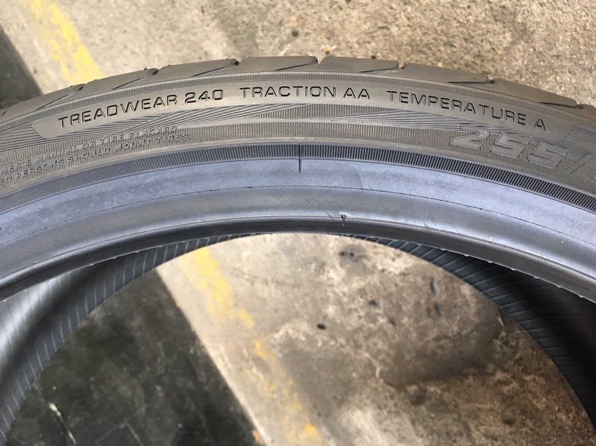 YOKOHAMA ADVAN SPORT V105 255/30ZR20