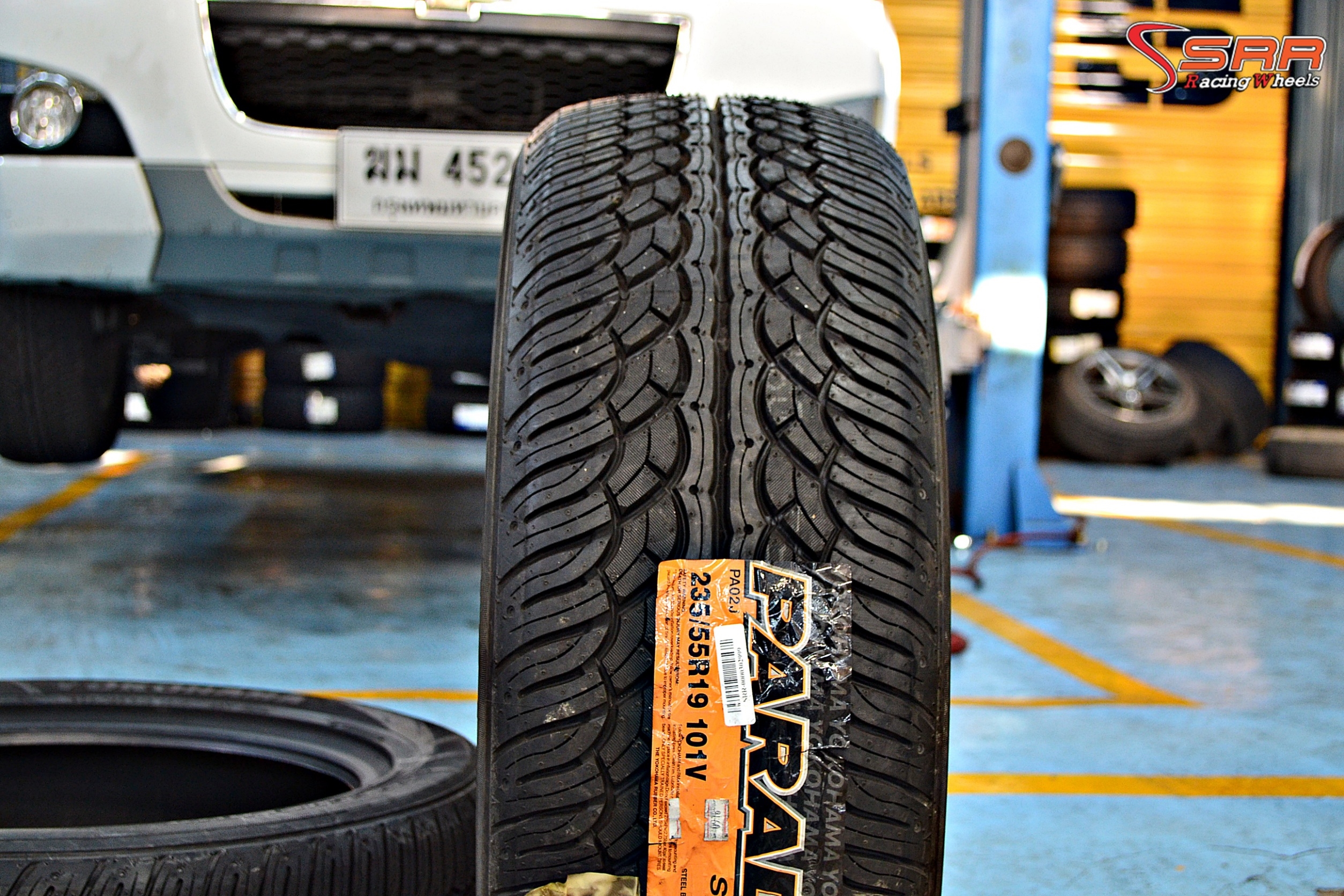 YOKOHAMA PARADA 235/55R19