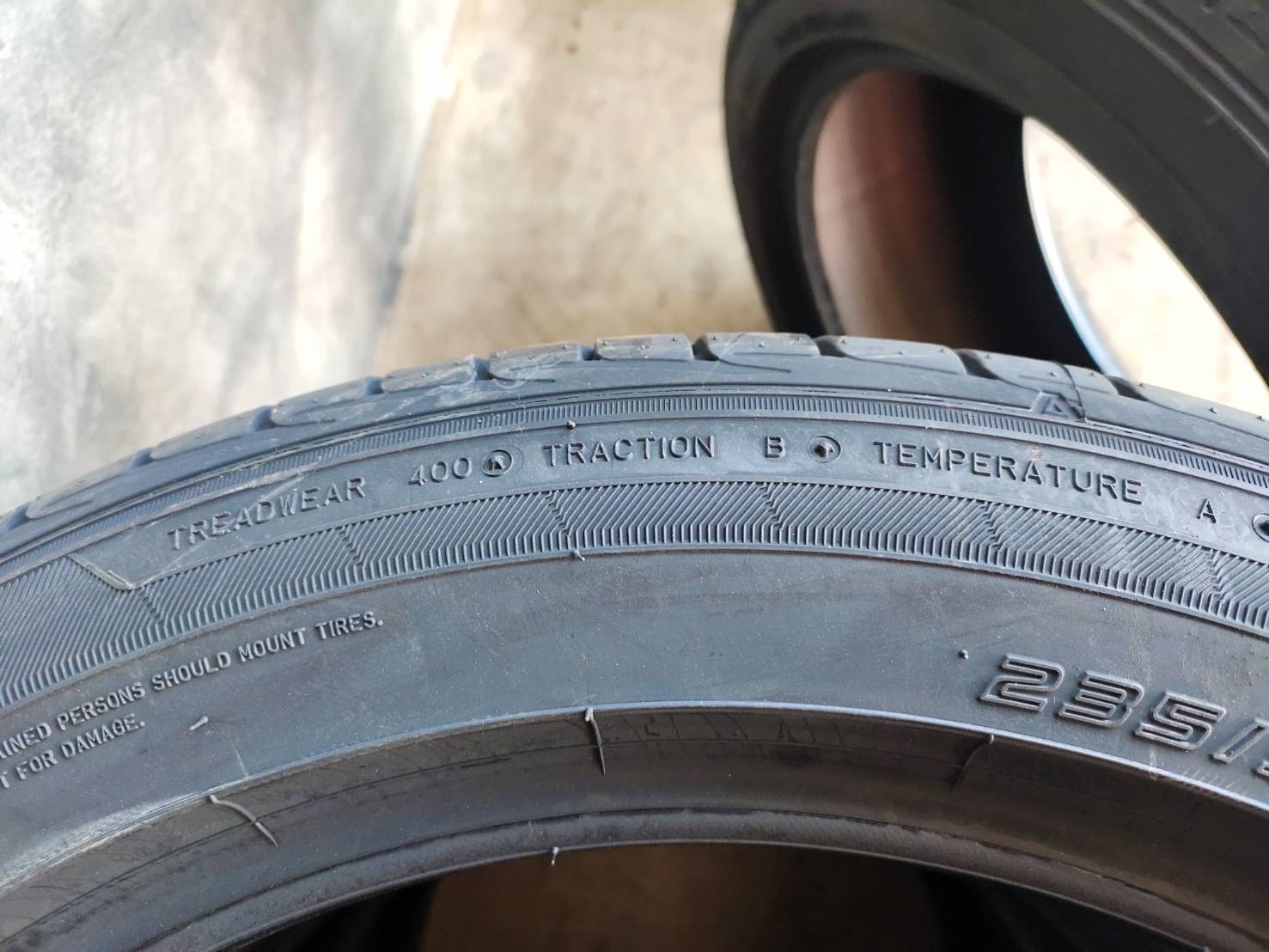 DUNLOP LM705 235/50R18 ยางญี่ปุ่นปี19 ลดราคาพิเศษ