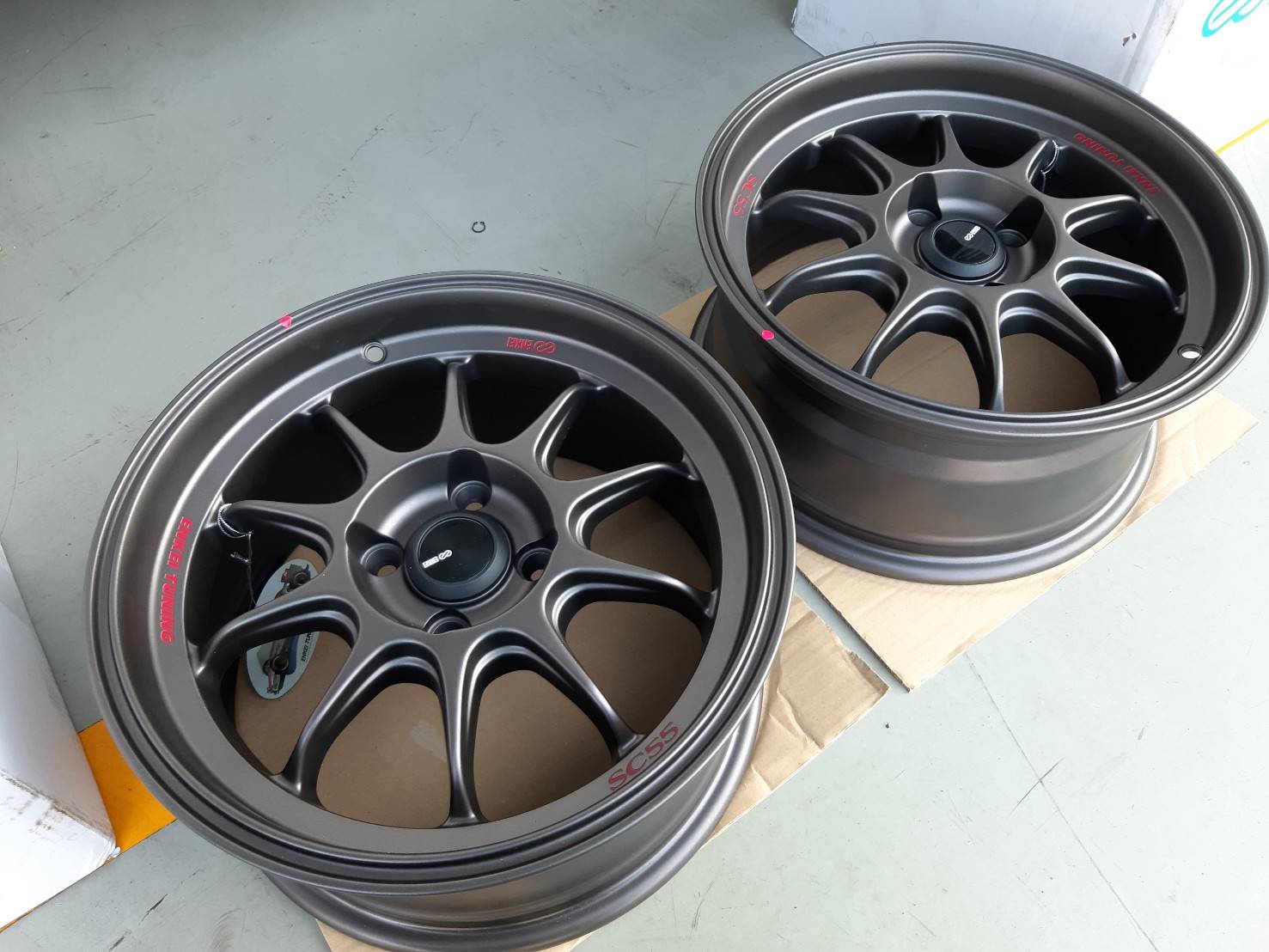 ENKEI TUNING SC55 ขอบ15 ET28 4x100 สีเทาตัวหนังสือแดง