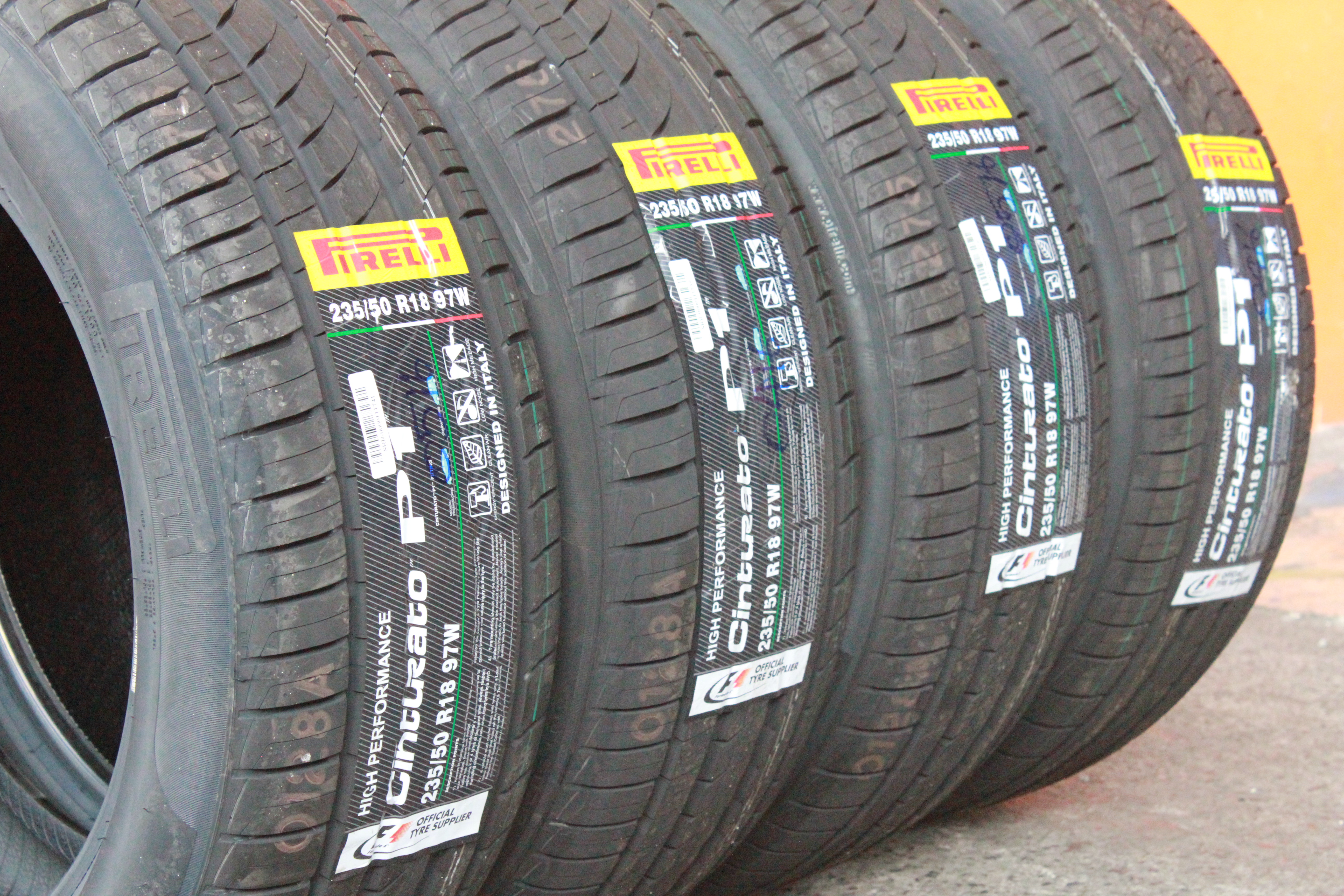 PIRELLI P1 235/50R18