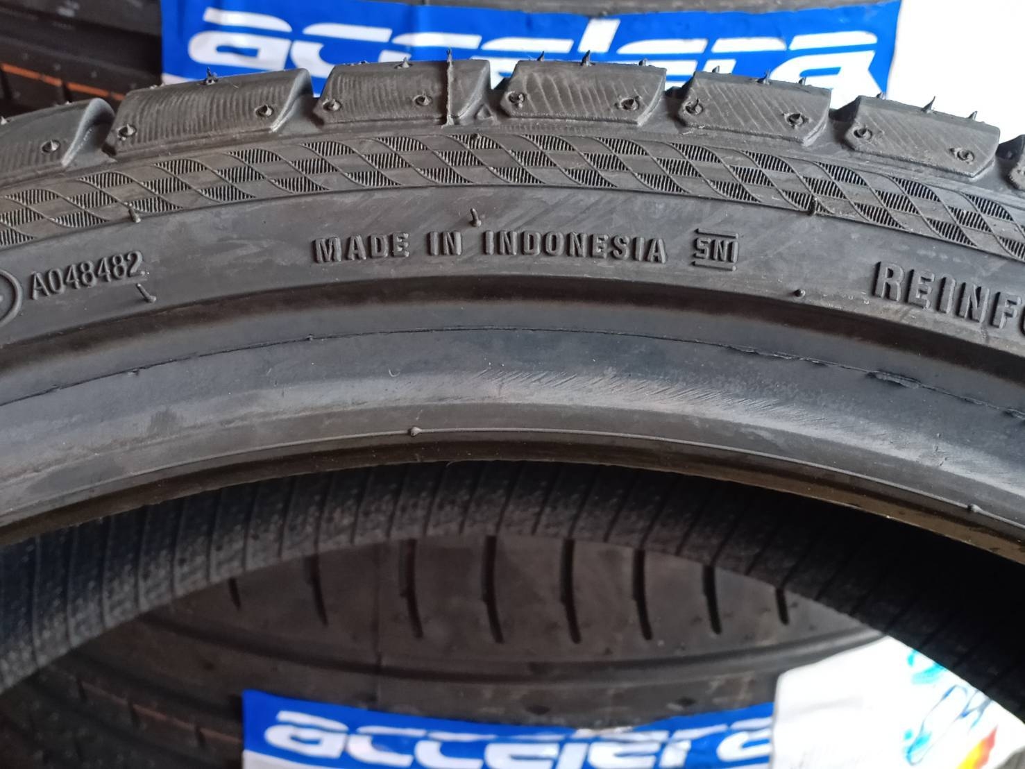 ACCELERA PHI 235/35ZR19 ยางปี20 ราคาพิเศษ เส้นละ 3,500 บาท