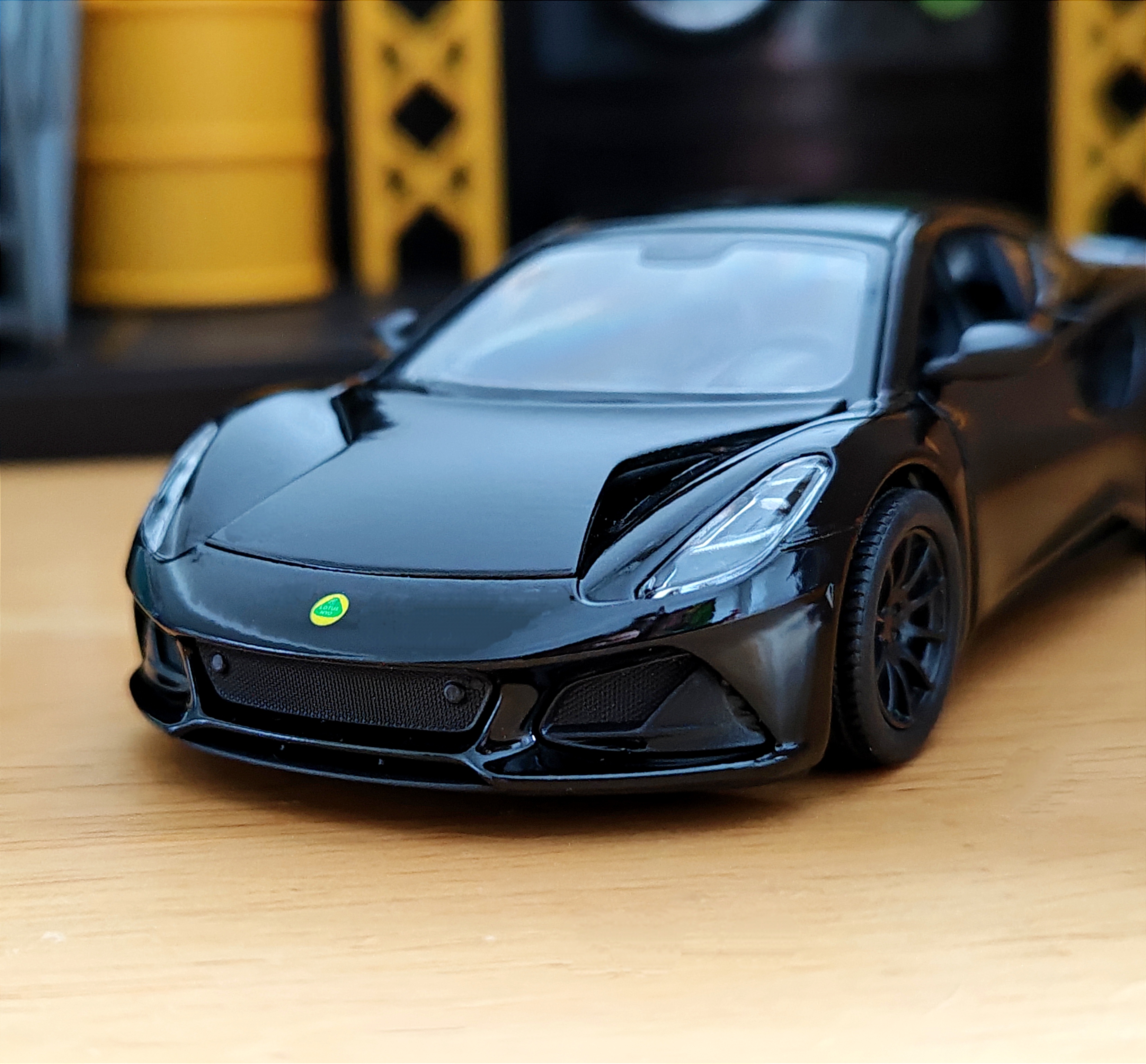 โมเดลรถเหล็ก Lotus Emira (ปลีก-ส่ง)