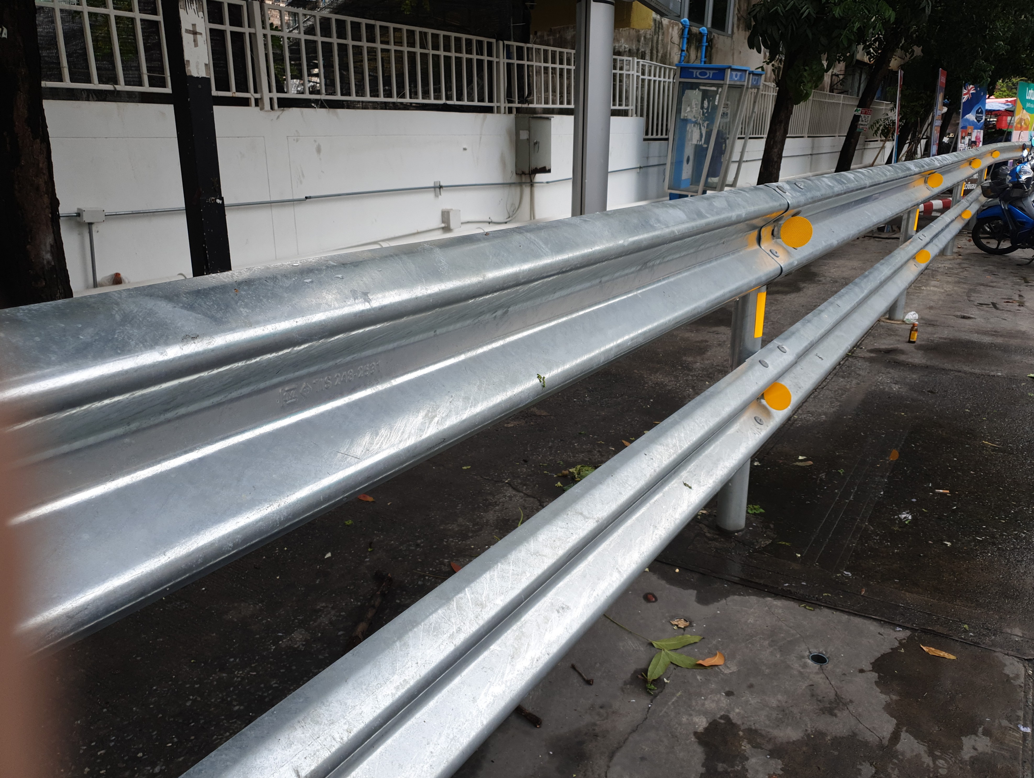 สติกเกอร์ 3M สะท้อนแสง DG กลม ขนาด 8 ซม. สำหรับเป้าล่อติดหลักนำโค้ง สีเหลือง-สีขาว