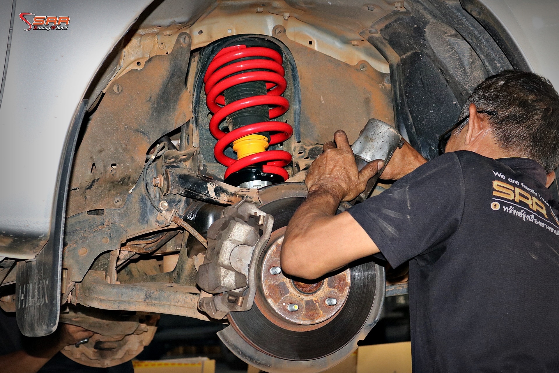 โช้คอัพ YSS E-SERIES สำหรับรถTOYOTA REVO ตัวเตี้ย ราคาพิเศษ