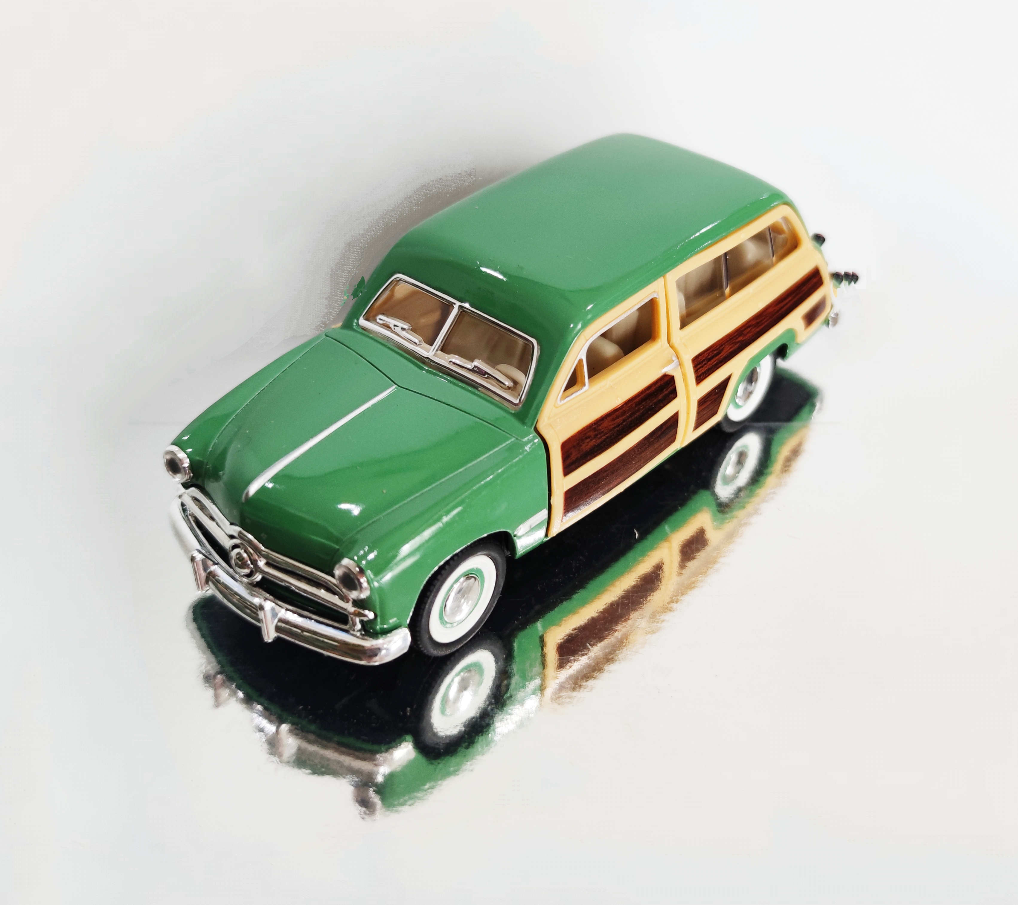 1949 Ford Woody Wagon โมเดลรถเหล็ก (ปลีก-ส่ง)
