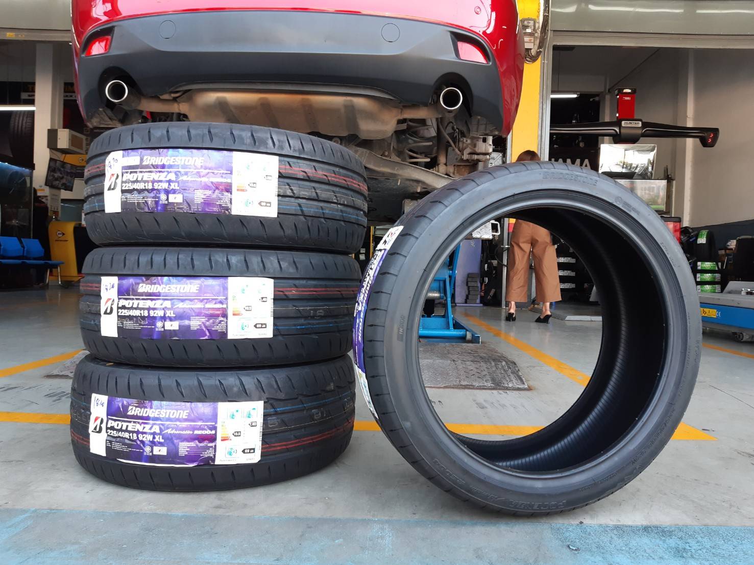 BRIDGESTONE RE004 225/40R18 ยางใหม่ปี2021 ราคาพิเศษ