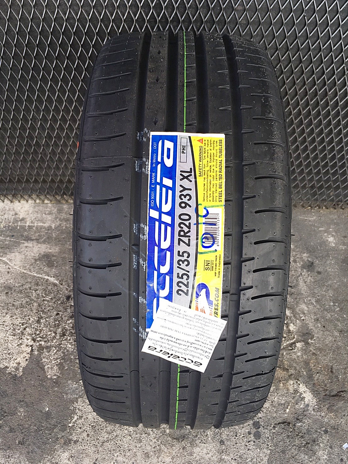 ACCELERA PHI 225/35ZR20 ยางปี19