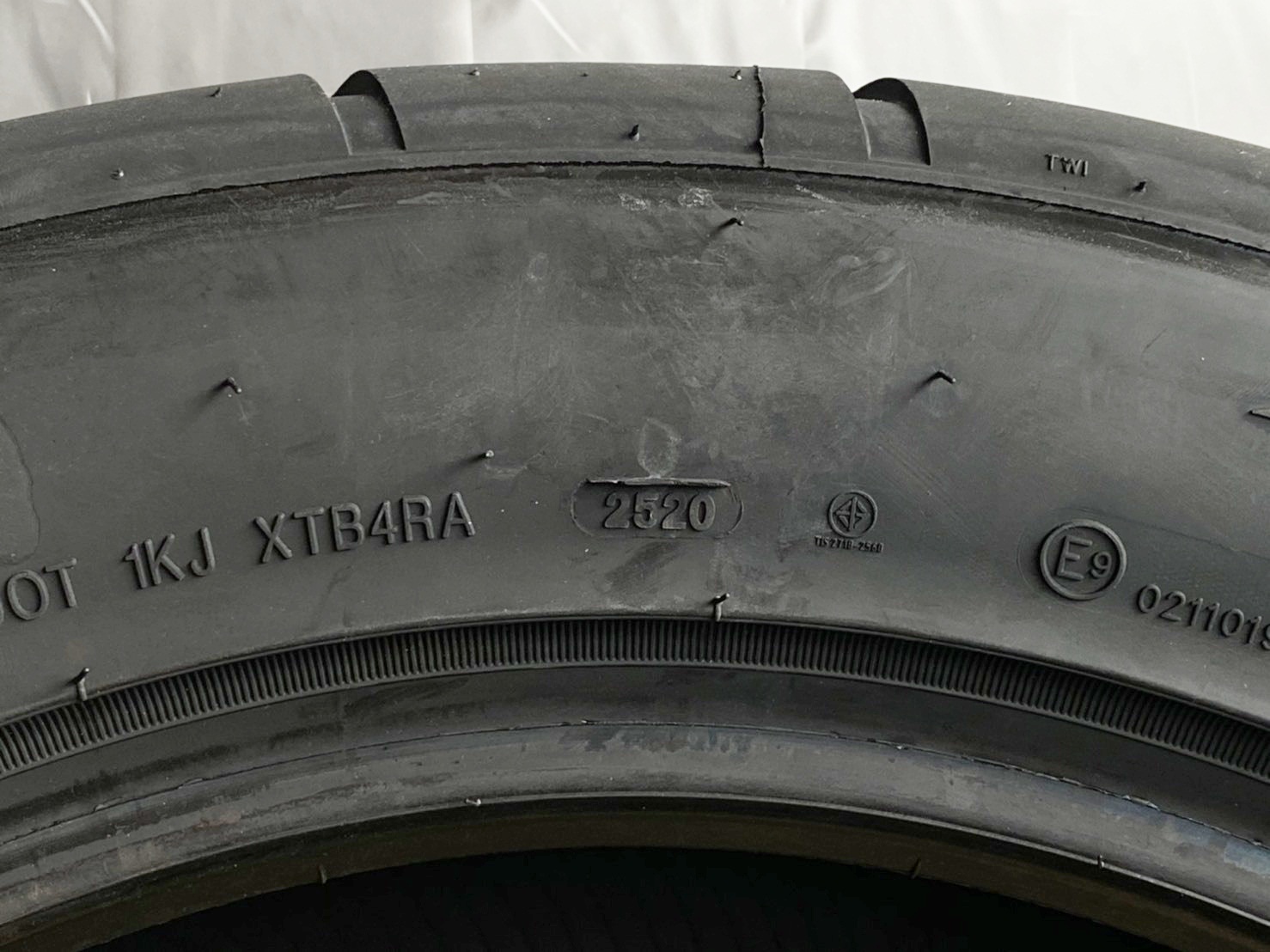 HERO DRAG 255/50R18 ยางขอบขาว ยางปี20 ราคาพิเศษ