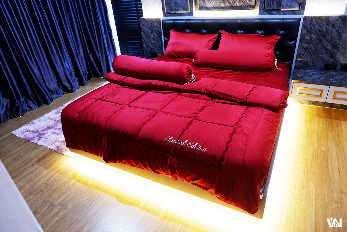 ชุดนวมเช็ตผ้านวมใยไหมซาติน 6 ฟุต ( 6 ชุดคละสี )