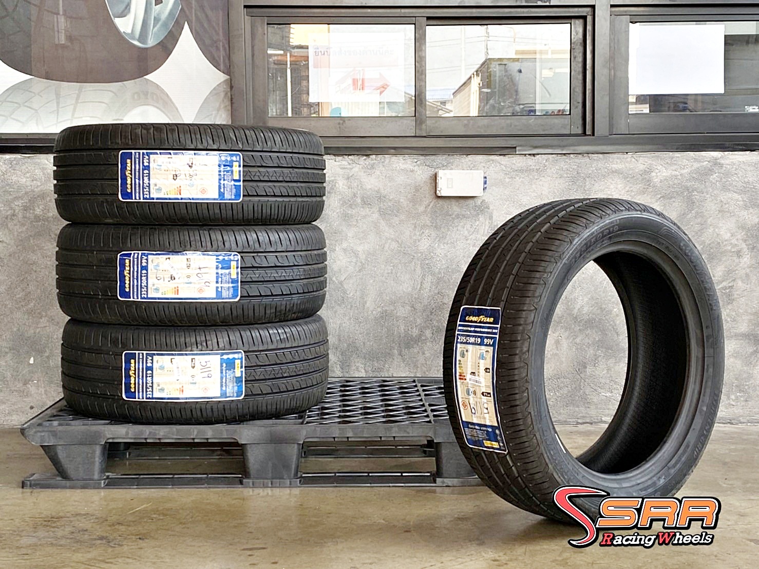 GOODYEAR EFFICIENTGRIP PERFORMANCE SUV 235/50R19 ยางใหม่ราคาพิเศษ