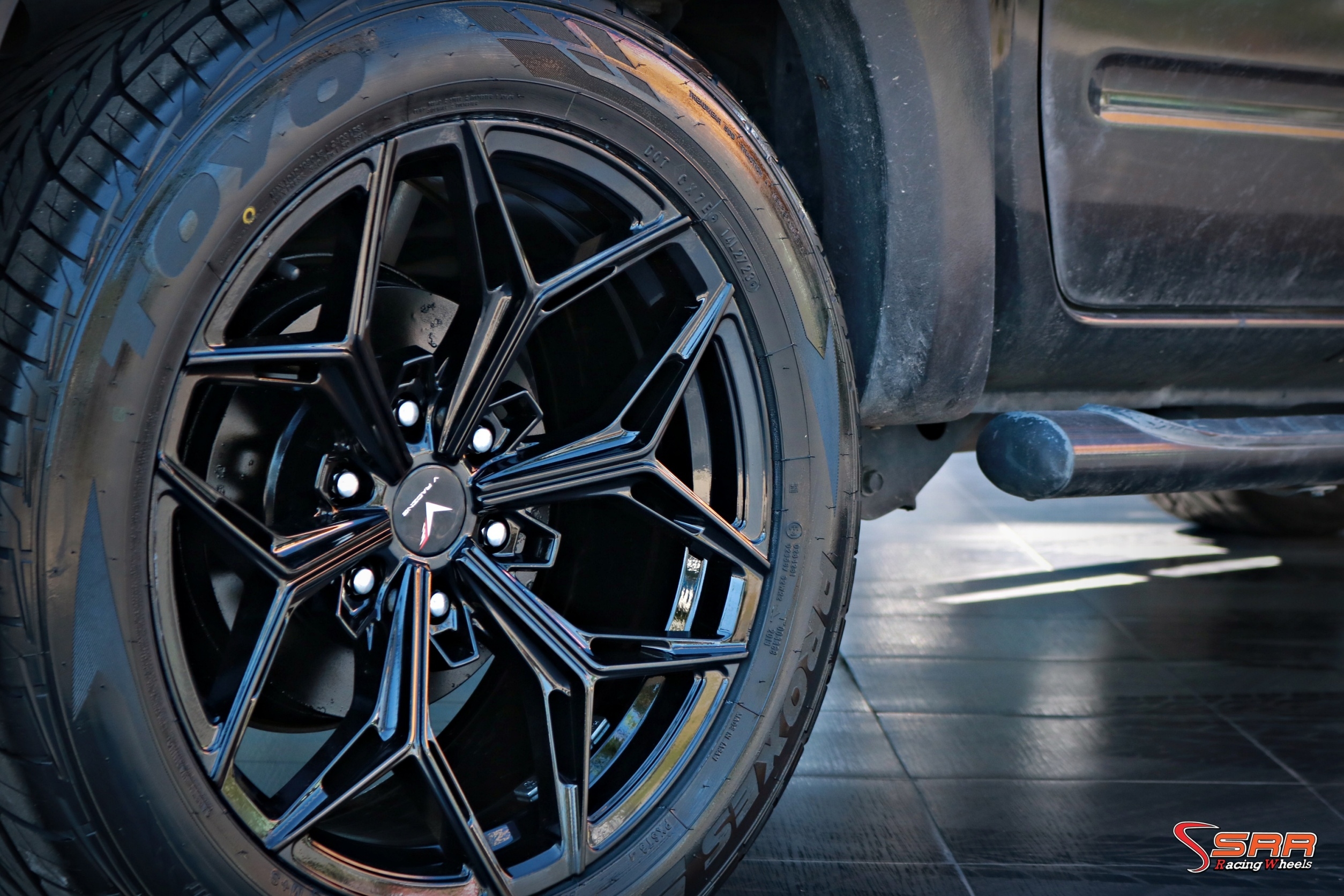 V RACING VZ-01 ขอบ20 6x139.7 ET15 GLOSS BLACK