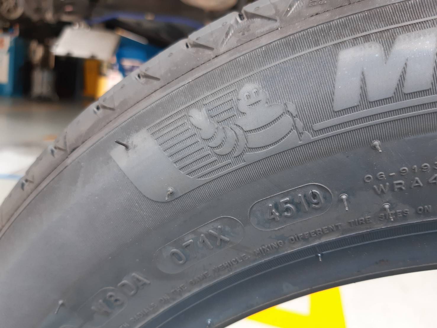 MICHELIN PRIMACY4 195/60R15 ยางปี2020 ราคาพิเศษ