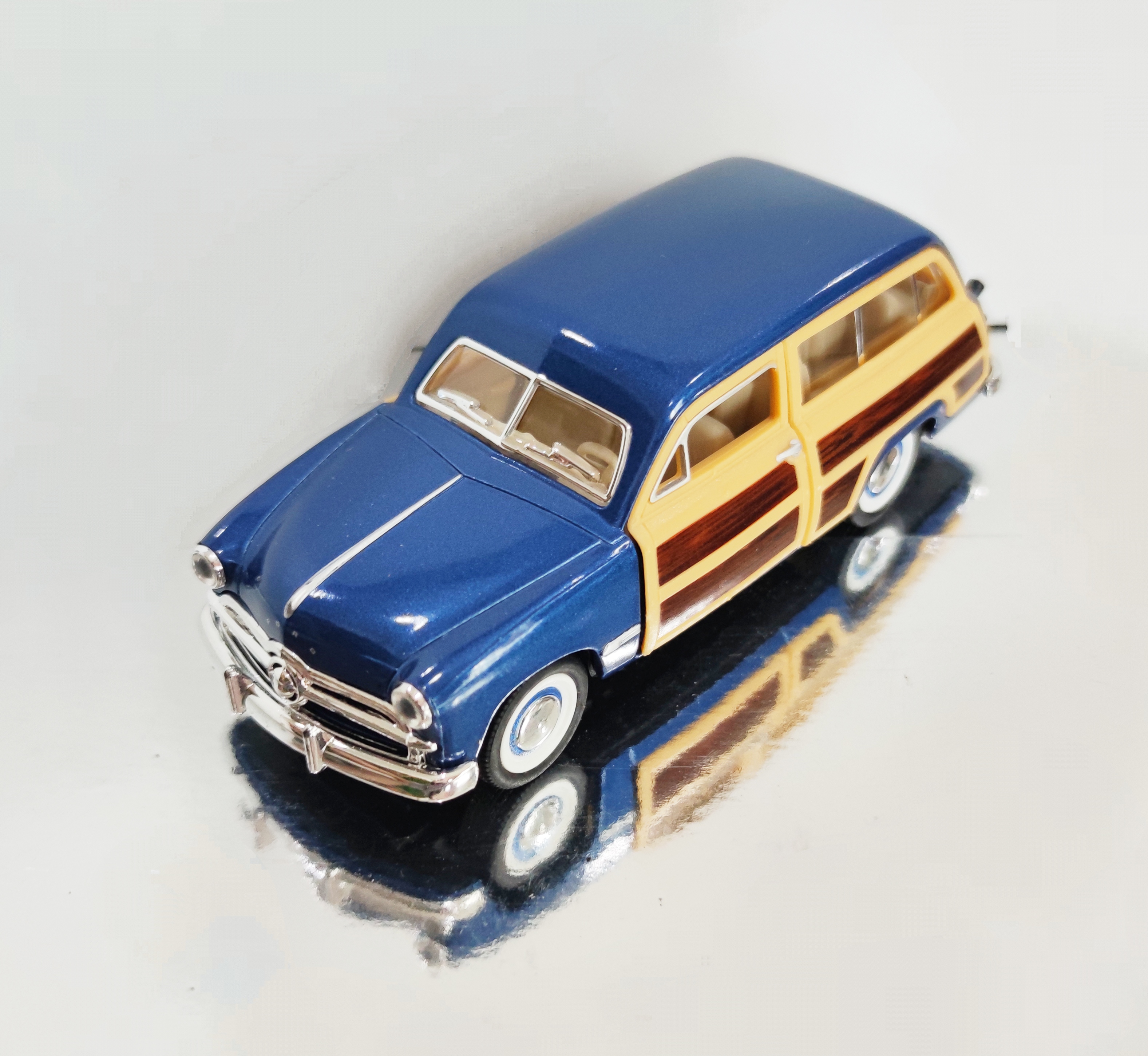 1949 Ford Woody Wagon โมเดลรถเหล็ก (ปลีก-ส่ง)