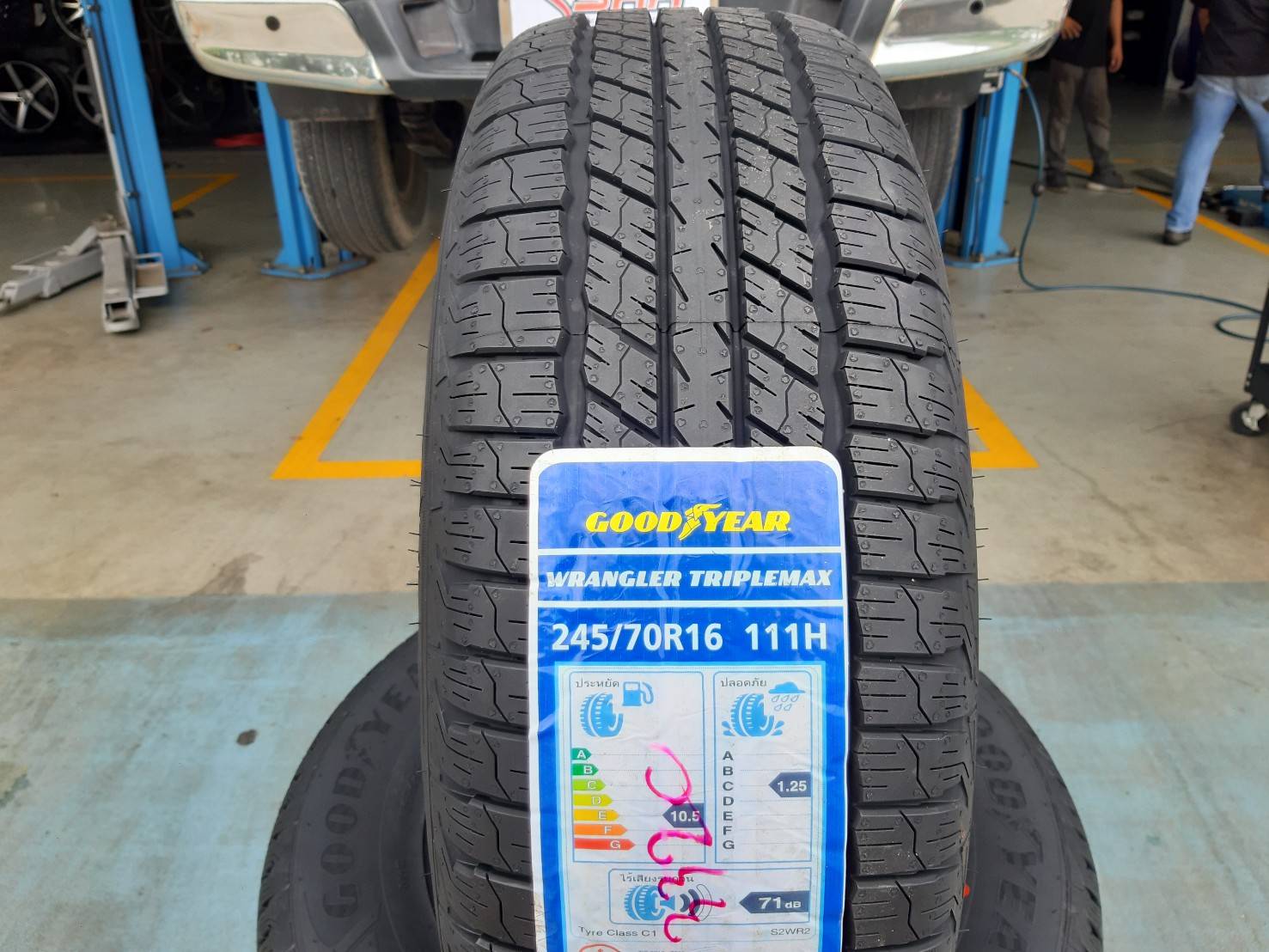 GOODYEAR WRANGLER TRIPLEMAX 245/70R16 ยางปี20 ราคาพิเศษ
