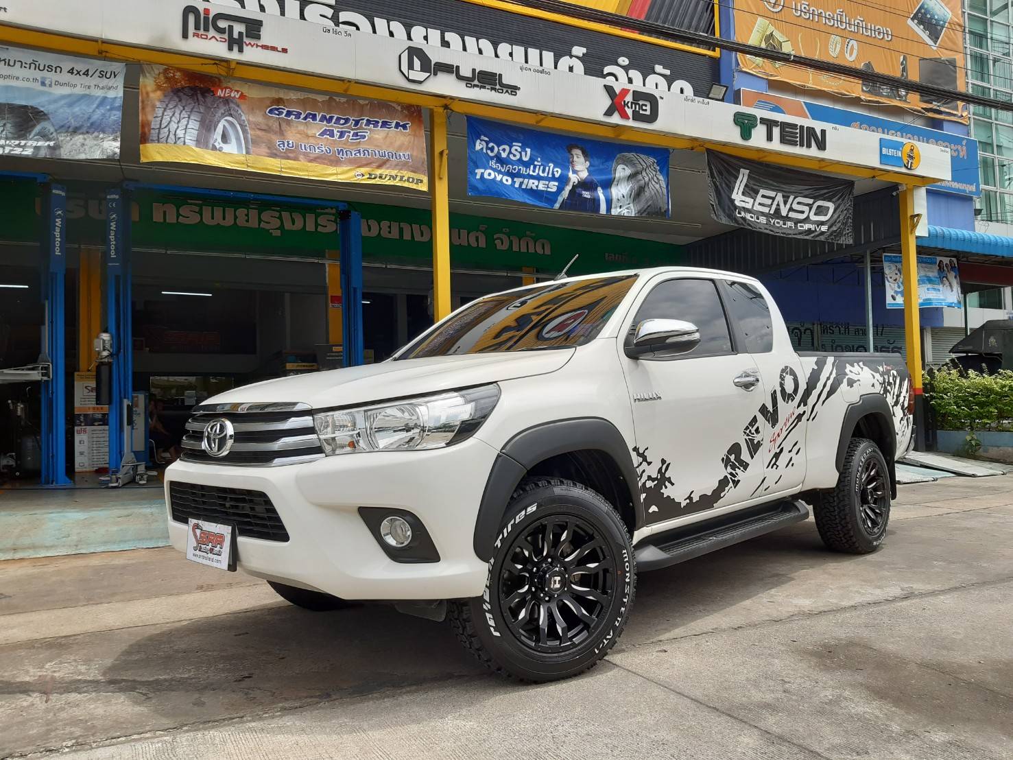 HAMMER HM8 ขอบ18x9.5 ET+20 6x139.7 MBS