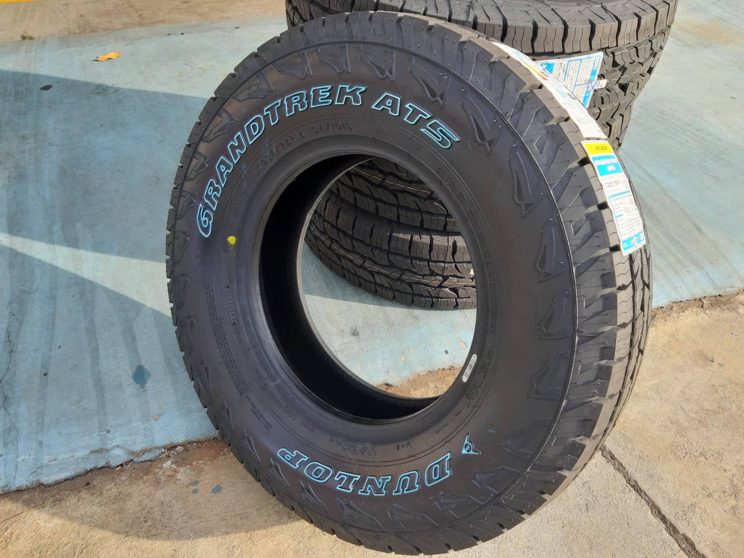 DUNLOP GRANDTREK AT5 235/75R15 ยางปี20 ราคาพิเศษ