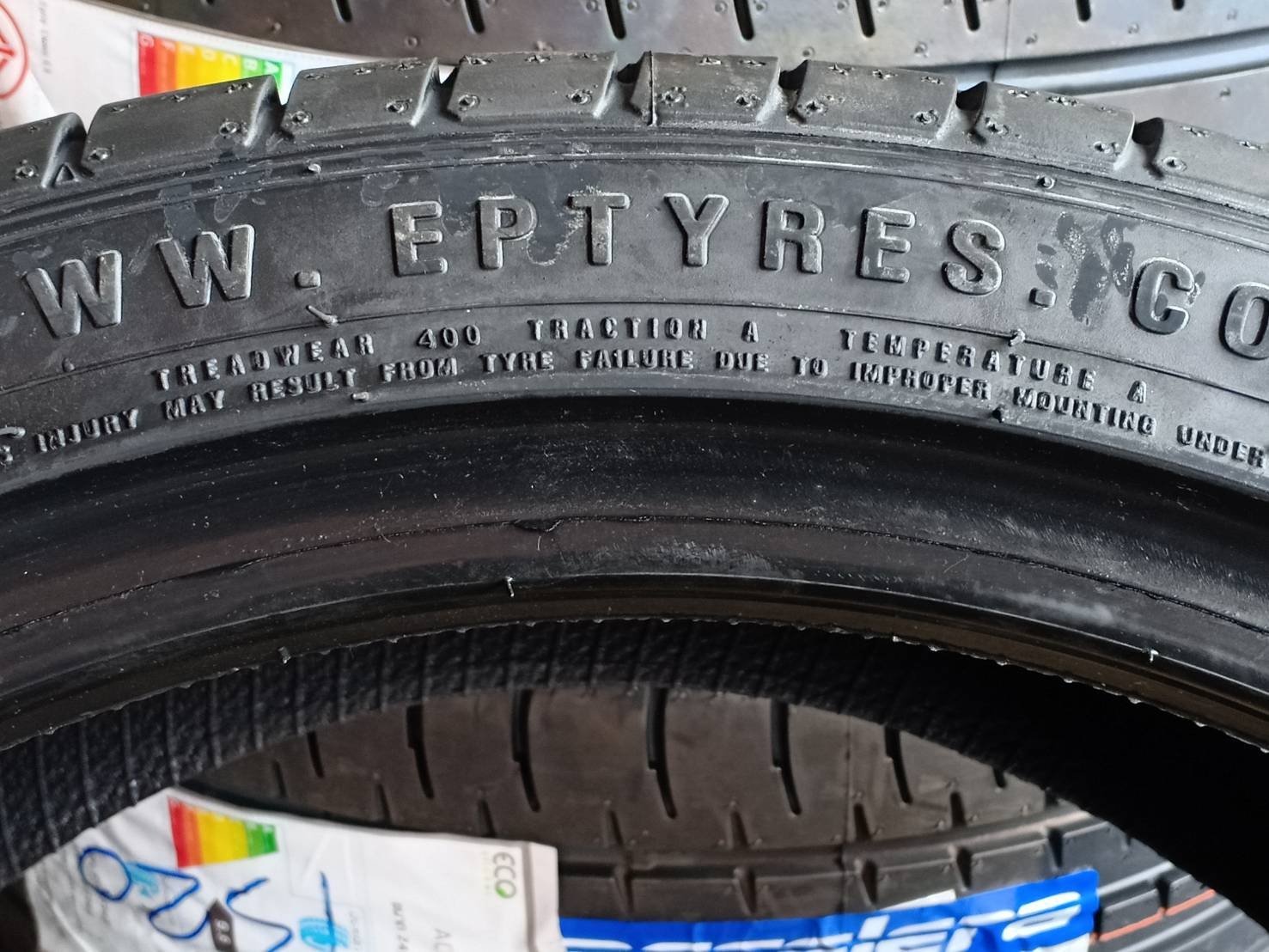 ACCELERA PHI 245/40ZR19 ยางเข้าใหม่ปี20 ราคาพิเศษ