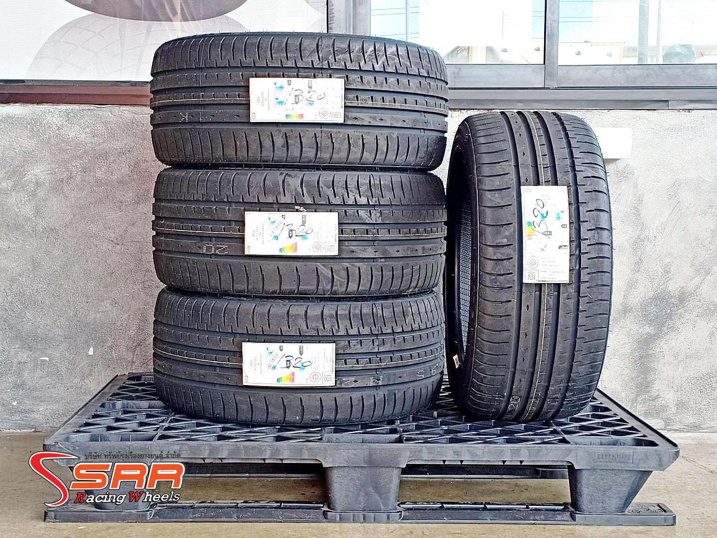 ACCELERA PHI 255/40ZR18 ยางปี20 ราคาพิเศษ เส้นละ 3,500 บาท