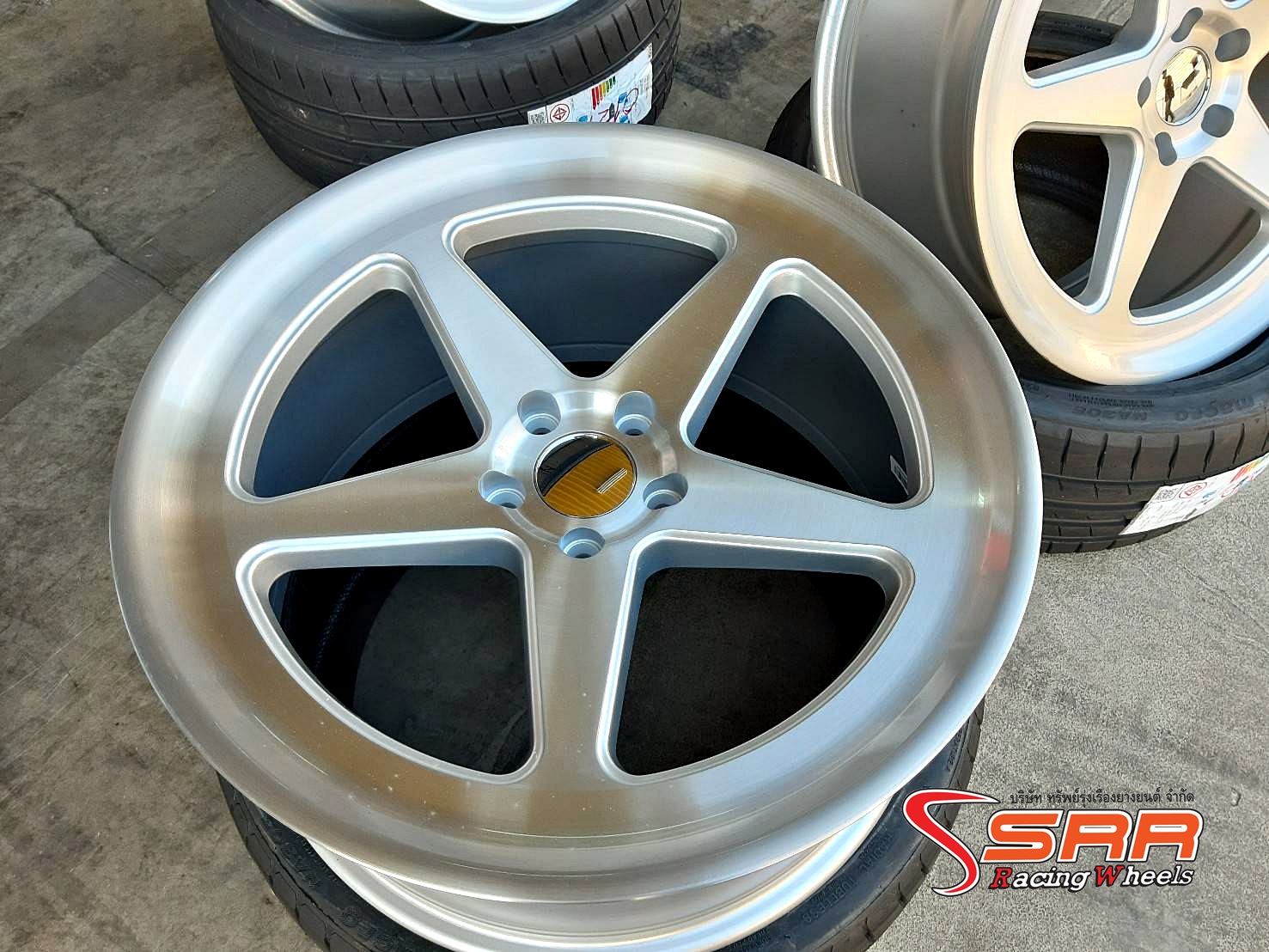 JA5188 ขอบ20 หน้า8.5 หลัง9.5 5H114.3 ราคาพิเศษ ล้อชุด 18,000฿