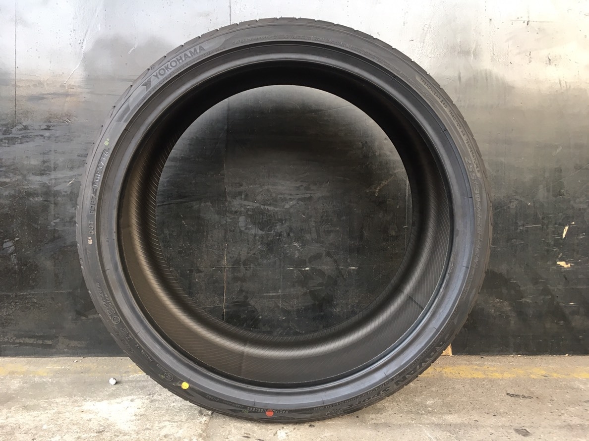 YOKOHAMA ADVAN SPORT V105 255/30ZR20