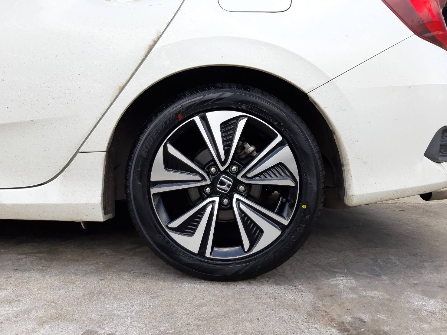 YOKOHAMA BluEarth-A AE-50 215/50R17 ยางปี19 ลดราคาพิเศษ