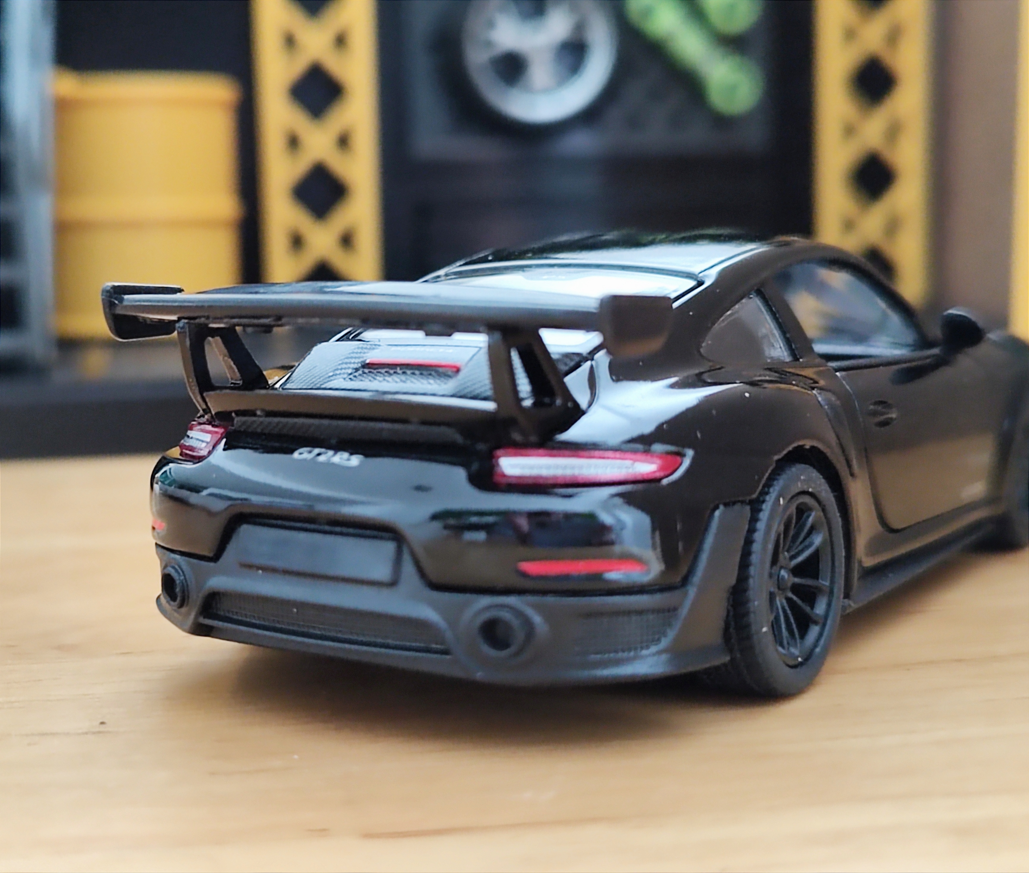 Porsche 911 GT2 RS โมเดลรถเหล็ก (ปลีก-ส่ง)