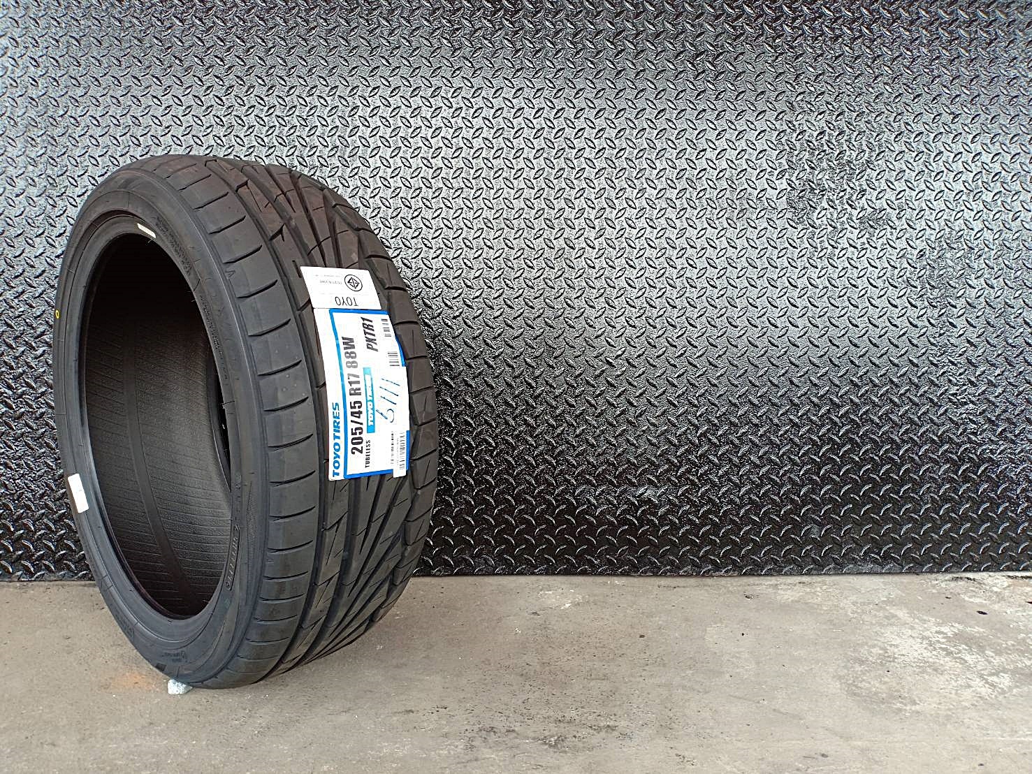 TOYO PROXES TR1 205/45R17 ยางใหม่ปี19 เส้นละ 3,500 บาท