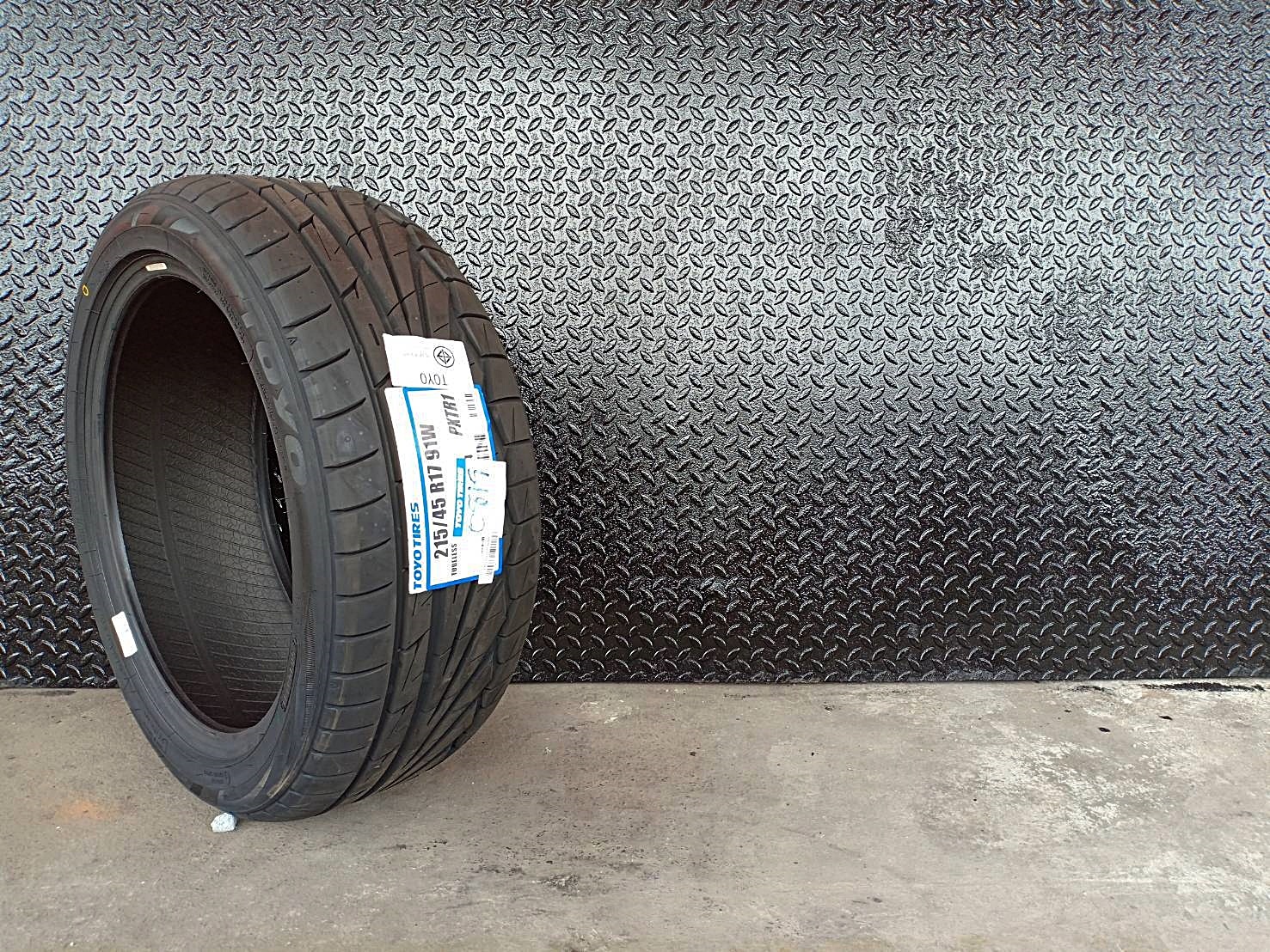 TOYO PROXES TR1 215/45R17 ยางใหม่ปี19 เส้นละ 3,600 บาท