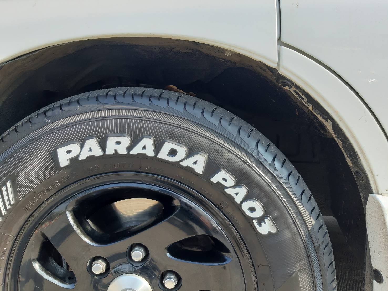 YOKOHAMA PARADA PA03 215/70R15 ยางขอบขาว ราคาพิเศษ
