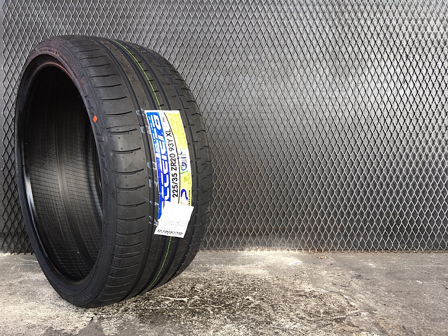 ACCELERA PHI 225/35ZR20 ยางปี19