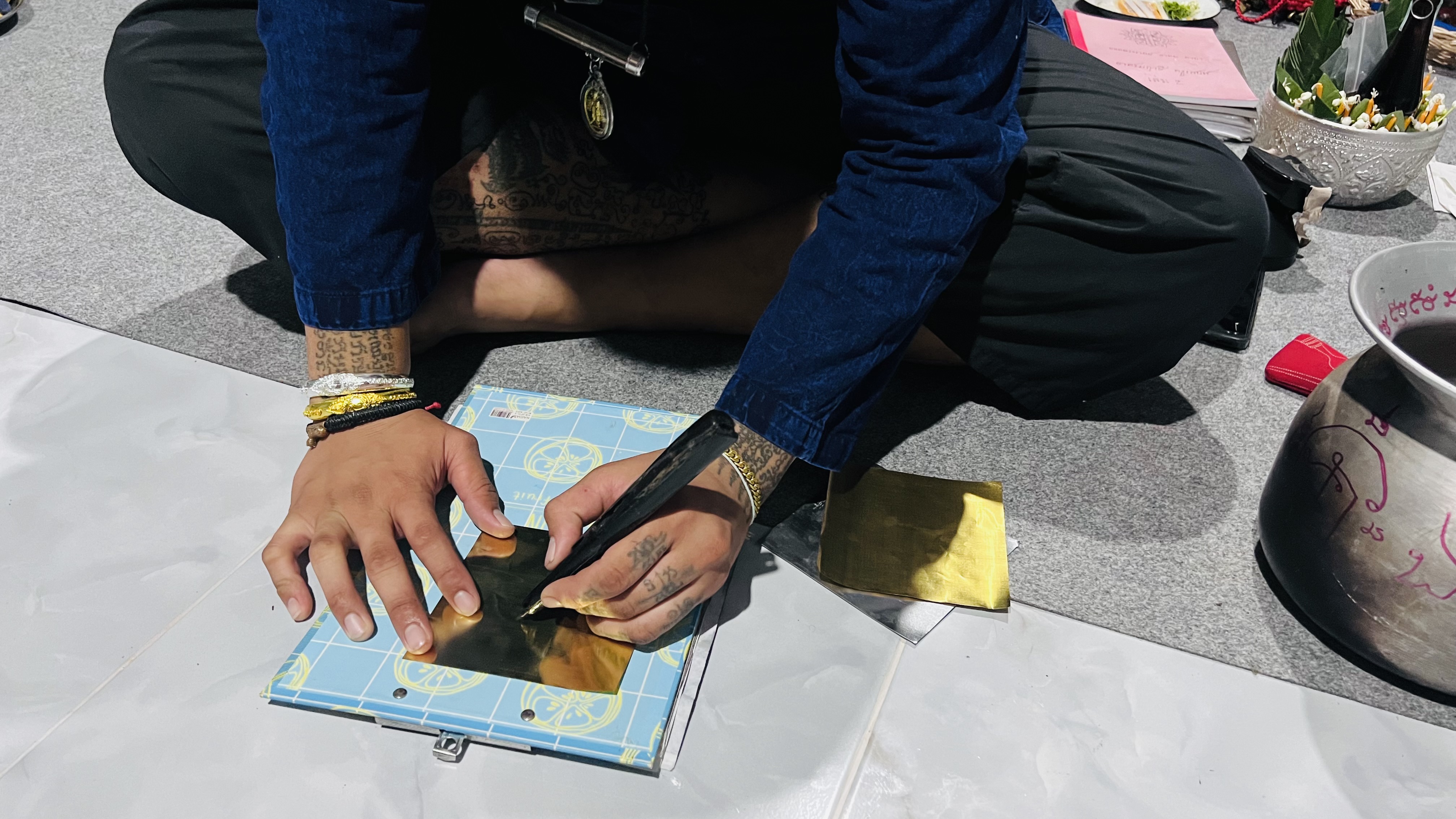 28/07/66 จารแผ่นตะกรุดสำหรับทำงั่ง อาจารย์ปอนด์ สมิงพราย ✔️