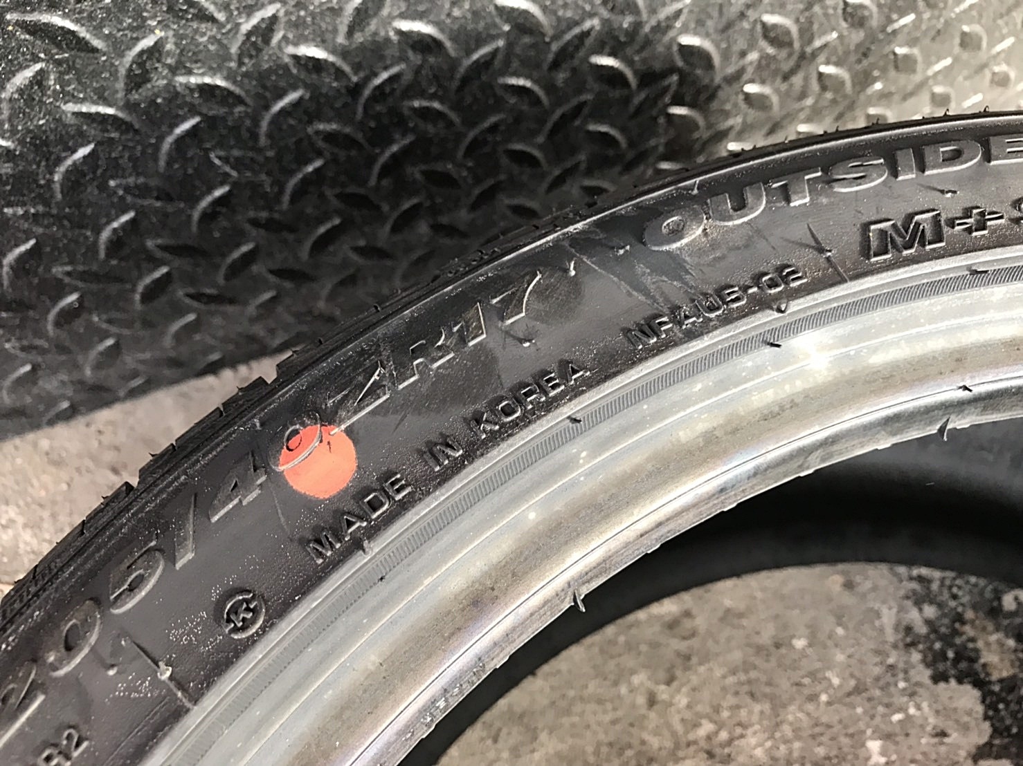 ROADSTONE NFERA AU5 205/40ZR17 ยางเกาหลี ซื้อ1แถม1