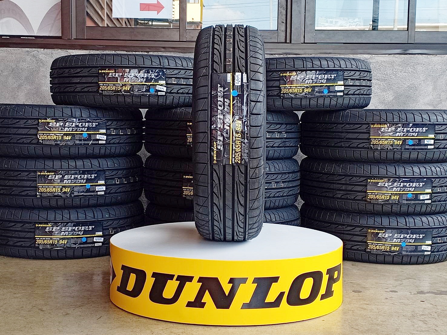DUNLOP LM704 205/65R15 ยางปี19 เส้นละ 2,000 บาท