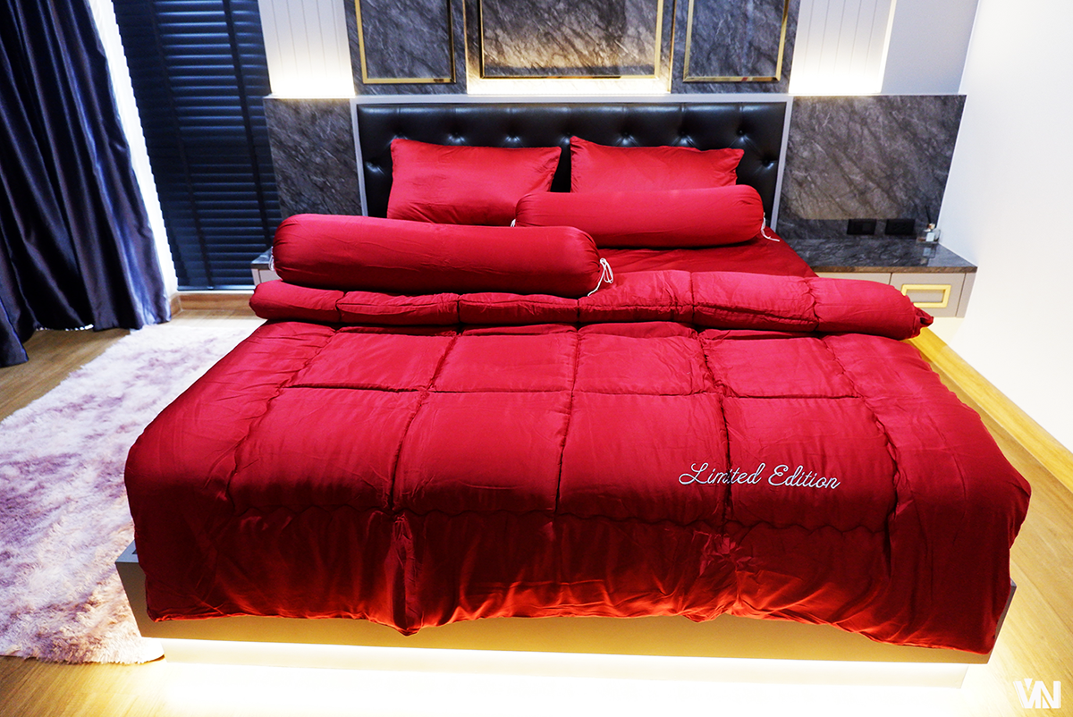 ชุดนวมเช็ตผ้านวมใยไหมซาติน 6 ฟุต ( 6 ชุดคละสี )