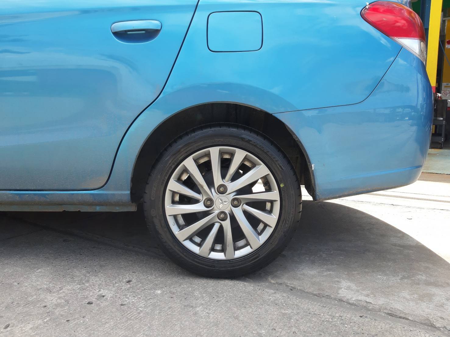 DUNLOP TOURING R1 185/55R15 ยางปี20 ราคาพิเศษ
