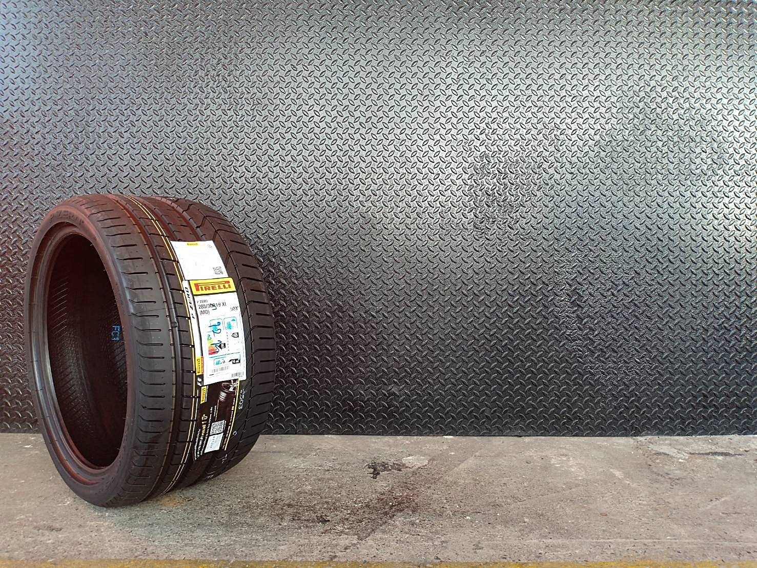 PIRELLI PZERO MO 285/30R19 ยางปี2020 ลดราคาพิเศษ
