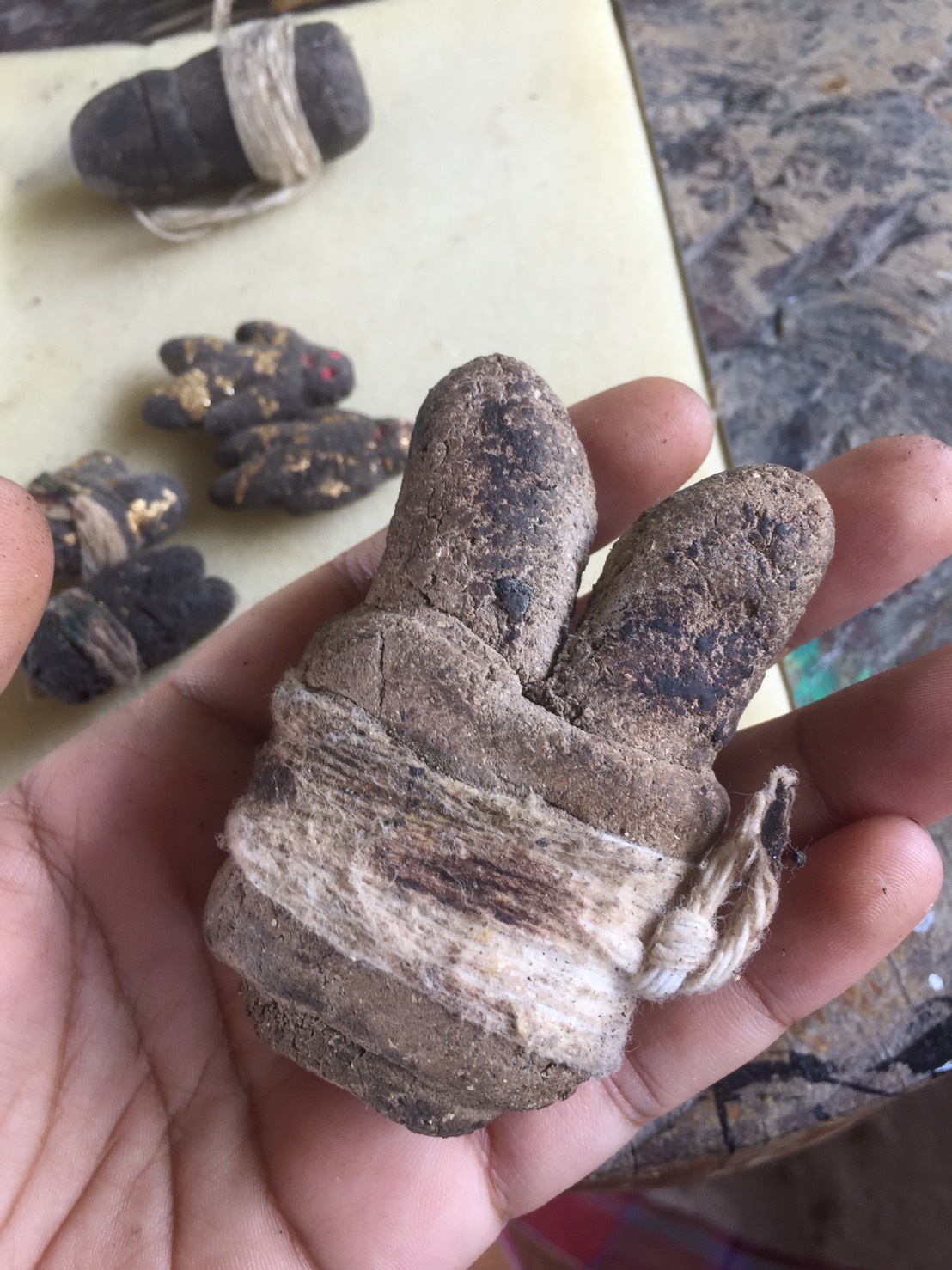 อิ้นมหาเสน่ห์พันด้วยด้ายอาถรรพ์ ตนครู อาจารย์เปล่ง บุญยืน