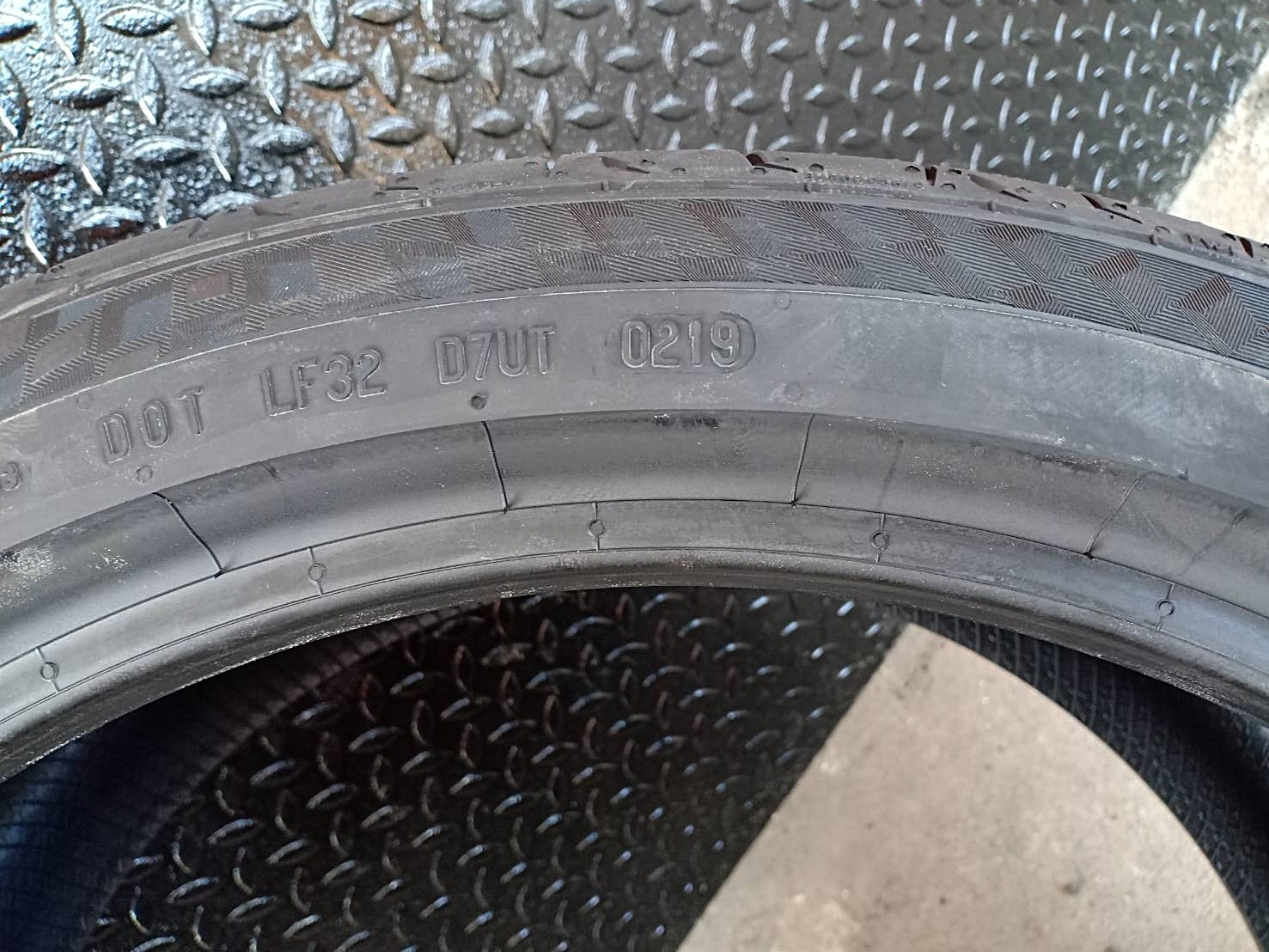 CONTINENTAL MC6 255/35R19 ยางปี19 ราคาเส้นละ 6,900 บาท