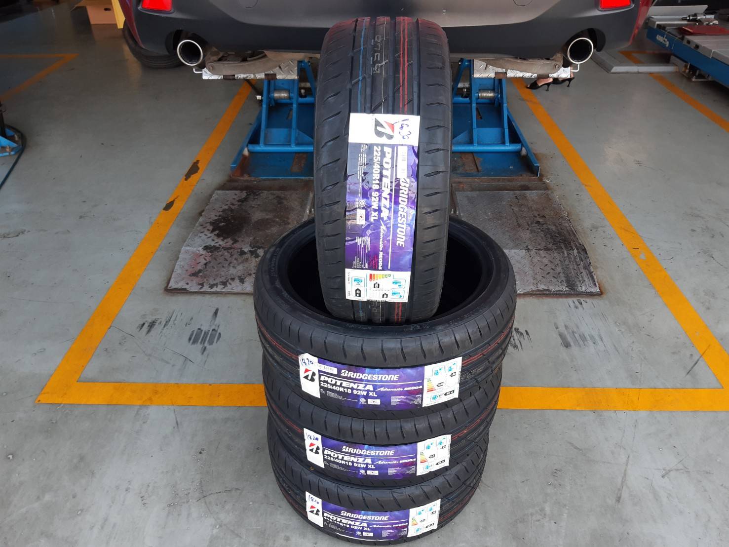 BRIDGESTONE RE004 225/40R18 ยางใหม่ปี2021 ราคาพิเศษ