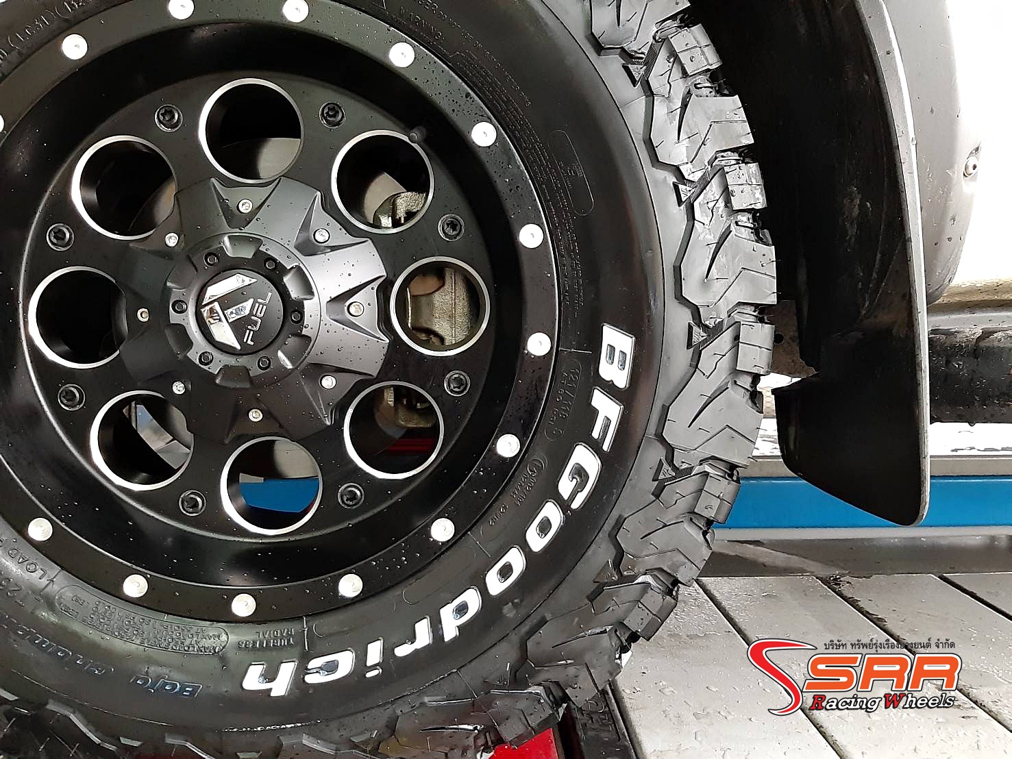 FUEL REVOLVER D525 16x8 ET+1 6x114.3 MATTE BLACK/MILLED
