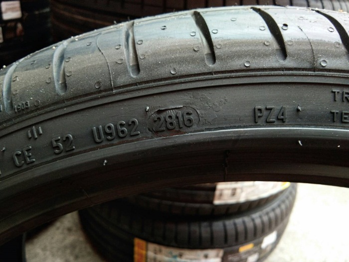 PIRELLI P ZERO PZ4 RUNFLAT (MOE) 245/35R20