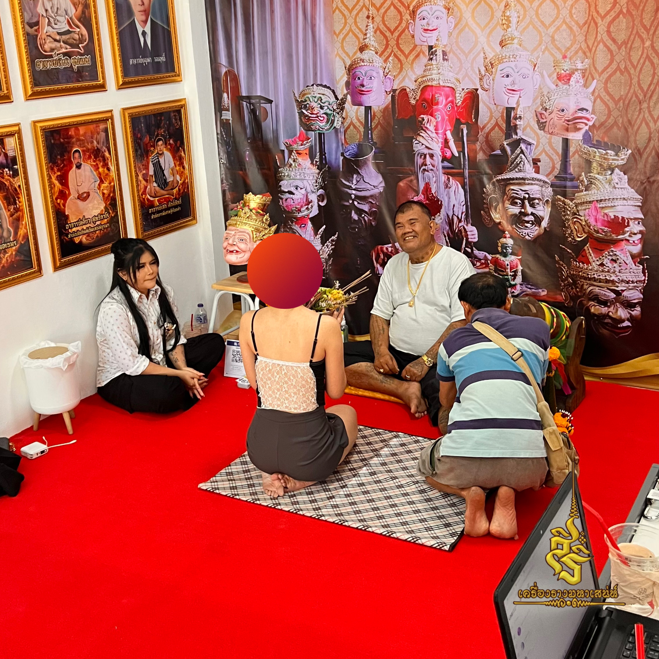 1 - 2 มีนาคม อาจารย์จ๋าลงของที่ร้าน