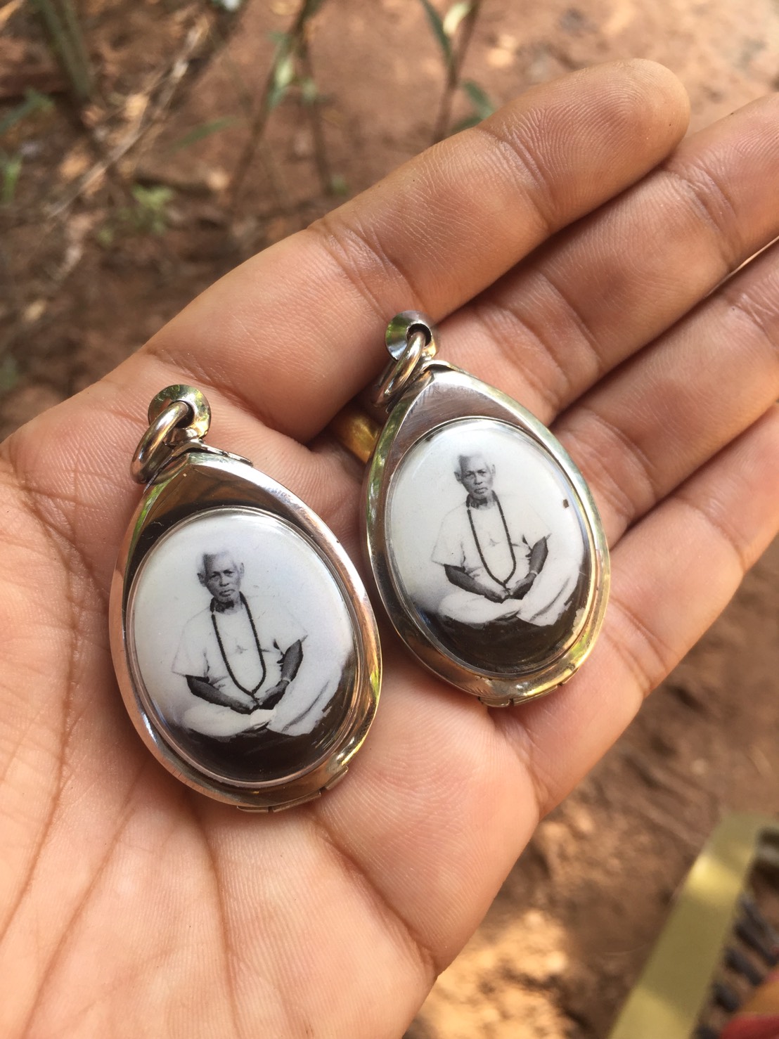 ล็อกเก็ต อาจารย์เปล่ง บุญยืน