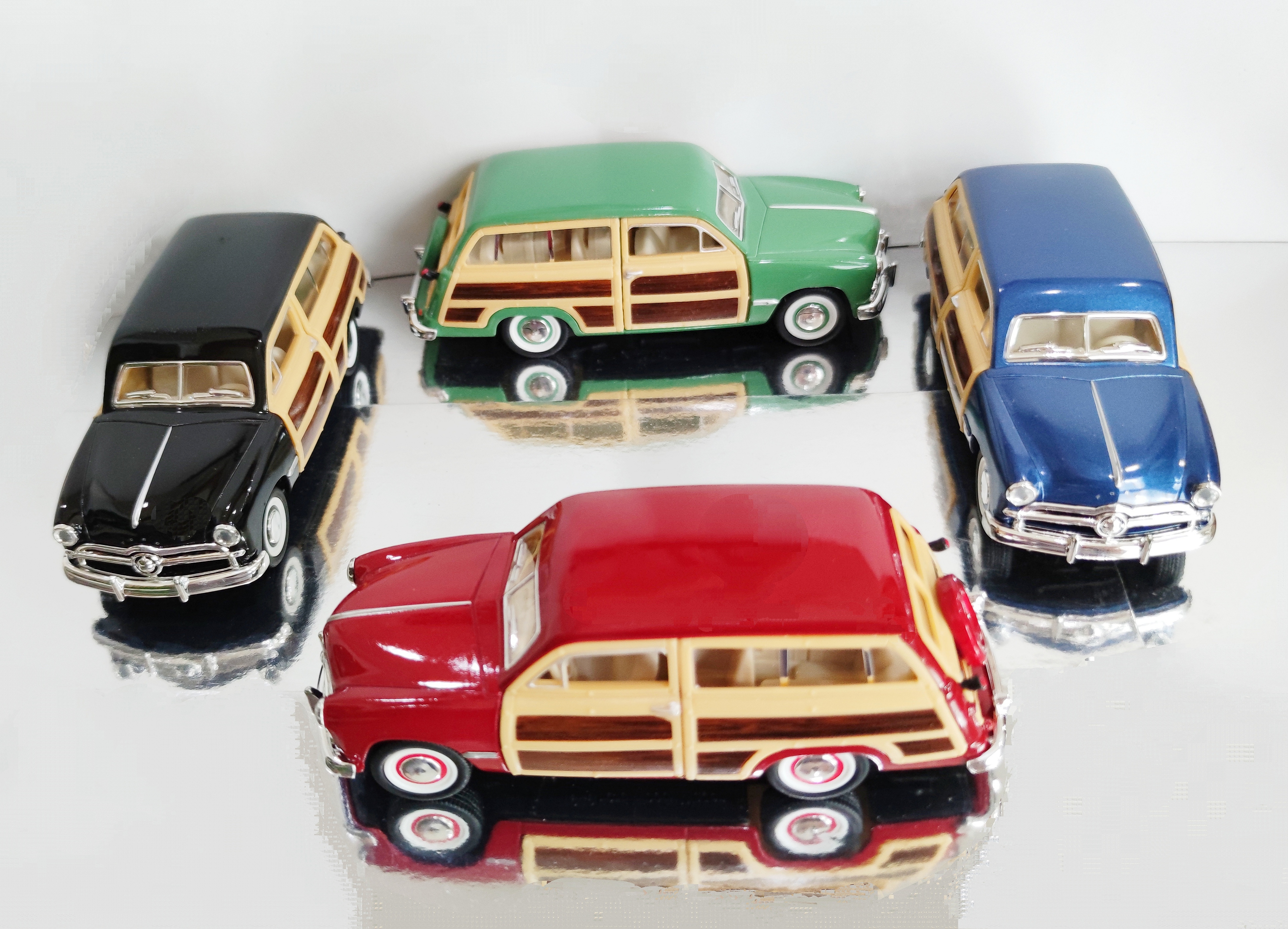 1949 Ford Woody Wagon โมเดลรถเหล็ก (ปลีก-ส่ง)